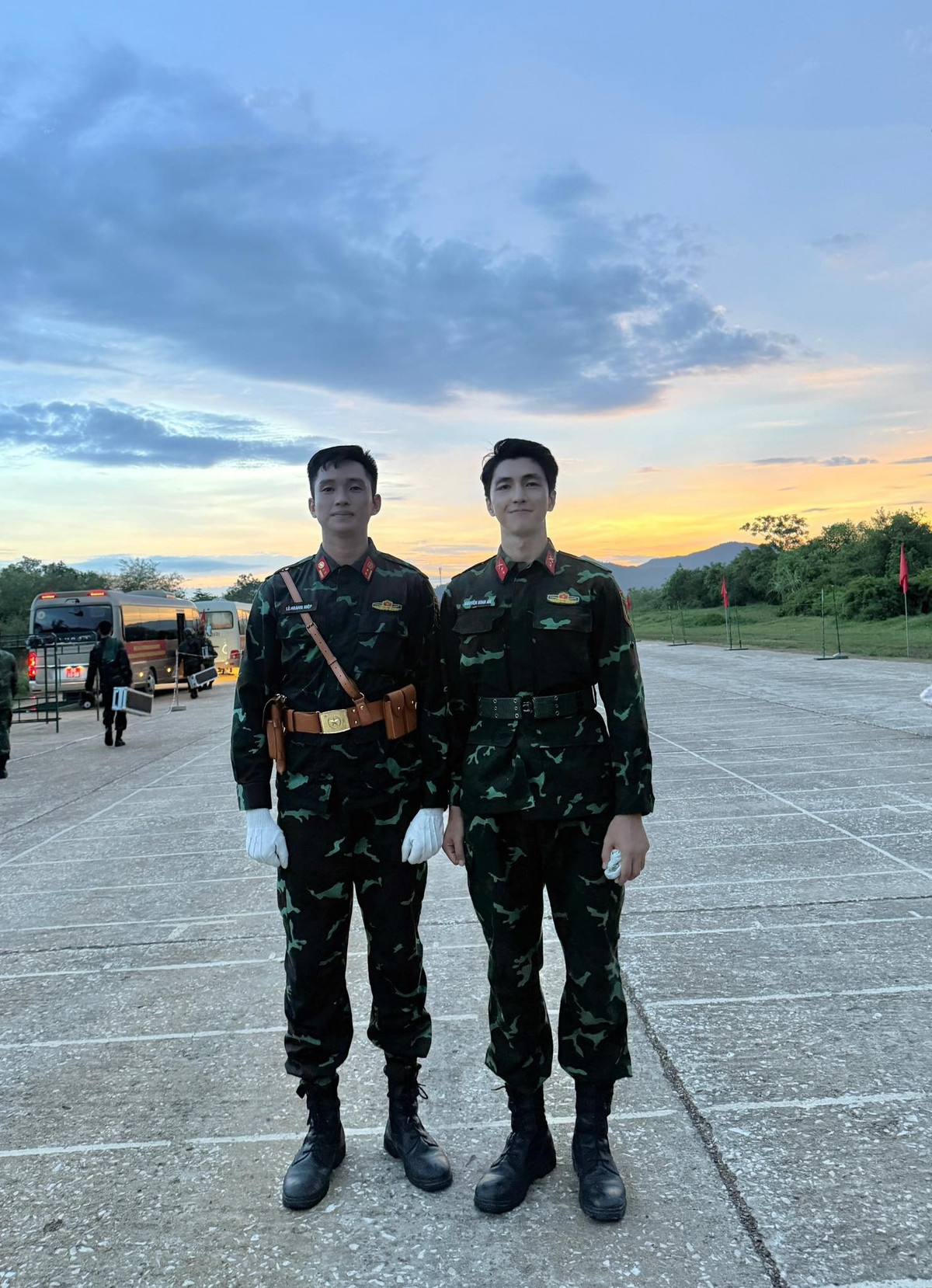 Diễn viên Bình An cho biết được cùng Thượng úy Lê Hoàng Hiệp tham gia tập luyện diễu binh. Ảnh: FB Nguyễn Bình An