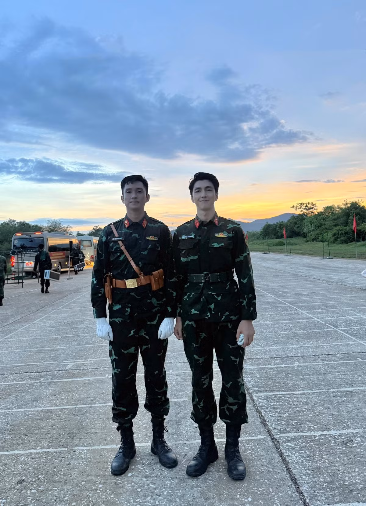 Diễn viên Bình An cho biết được cùng Thượng úy Lê Hoàng Hiệp tham gia tập luyện diễu binh. Ảnh: FB Nguyễn Bình An