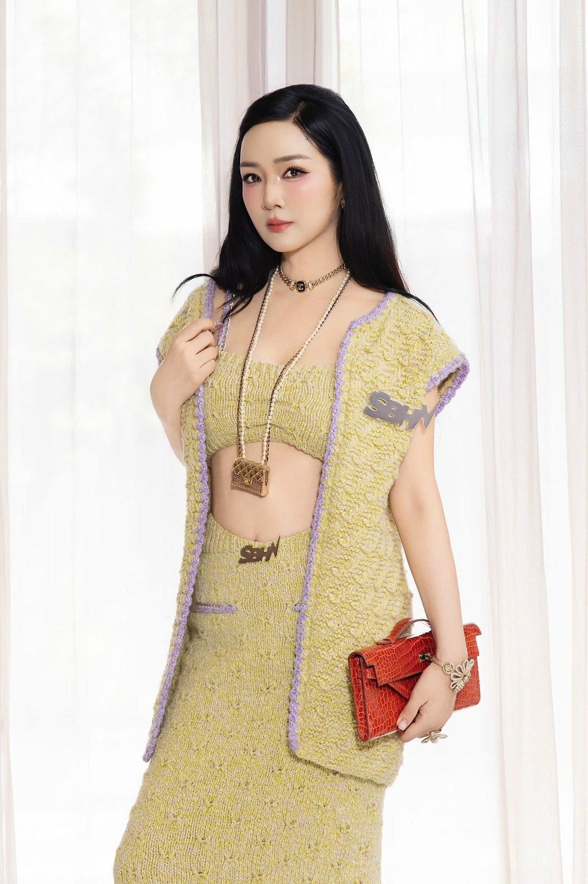 Hoa hậu Giáng My khoe eo thon bụng phẳng. Ảnh: FB Giáng My