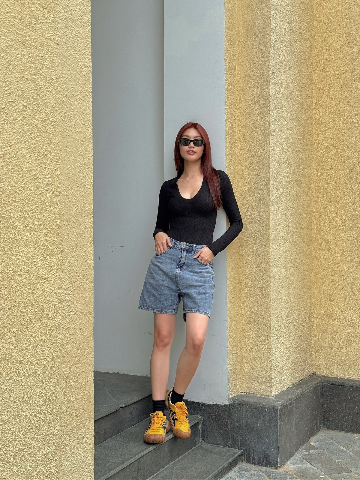 Dễ nhận thấy, ngoại trừ vòng bụng bầu đang lớn dần theo thời gian, thân hình của Quỳnh Châu vẫn giữ được sự nuột nà, cân đối.