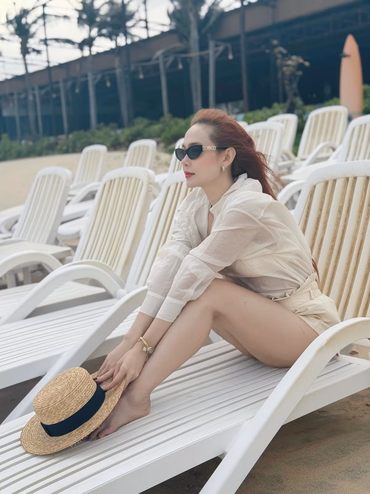 Nếu theo dõi Minh Hằng, công chúng sẽ hiểu để có được nhan sắc và vóc dáng hiện tại, “bà mẹ một con” đã nỗ lực đến mức nào. Sau sinh không lâu, Minh Hằng nhanh chóng quay lại với guồng tập luyện đều đặn, dành thời gian cho gym, yoga và các bộ môn tăng cường sức bền.