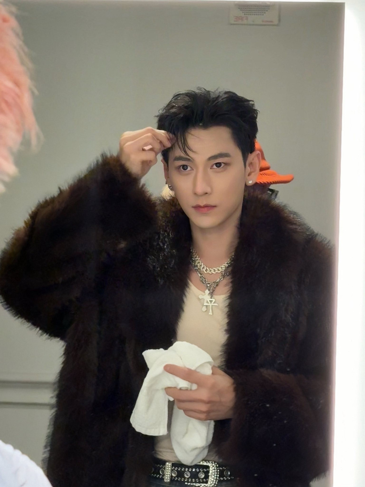 Tin tức sao Việt 28/7: Isaac khoe gương mặt "tuyệt đối điện ảnh". Ảnh: FB Isaac