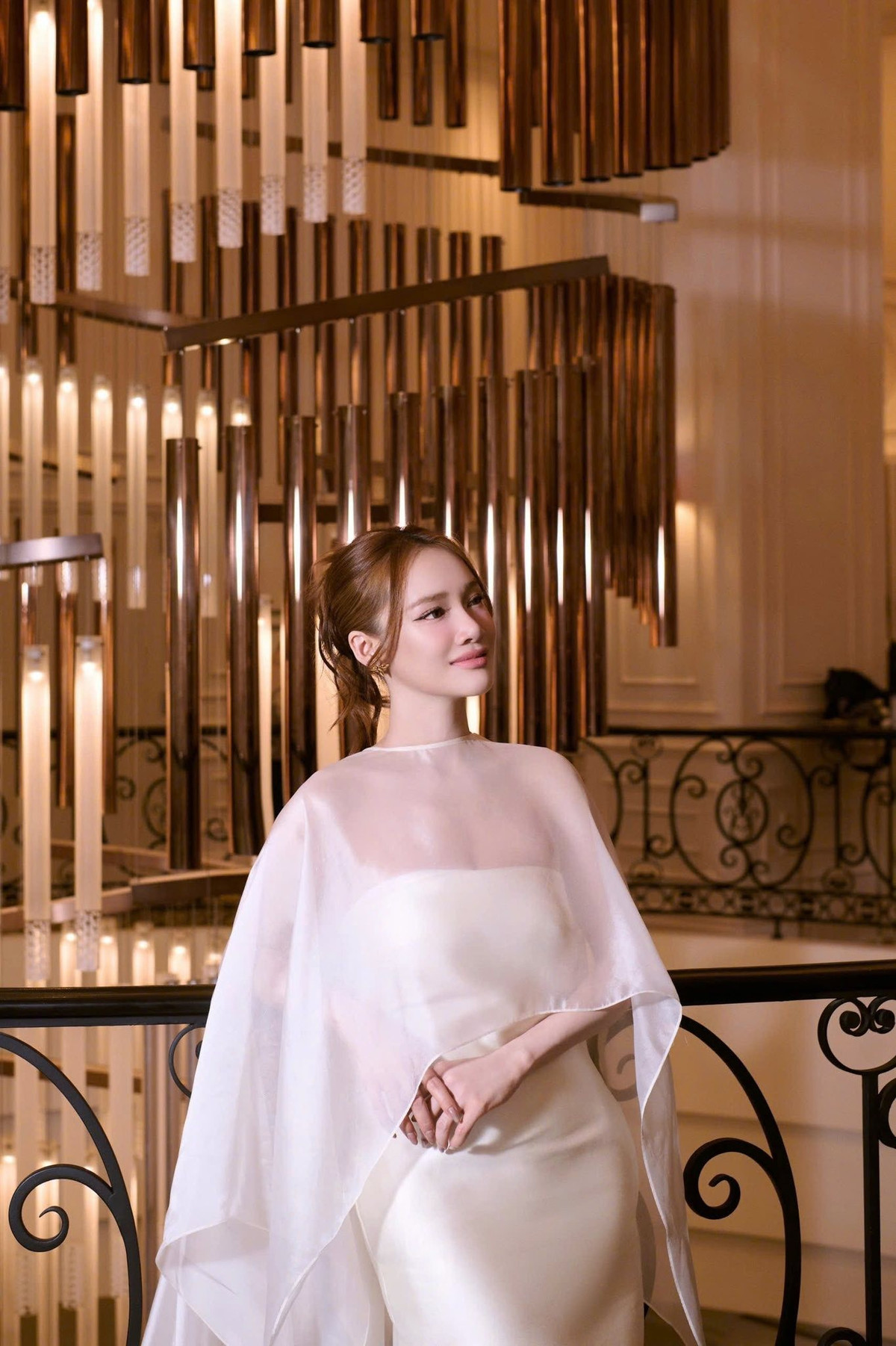 Đặc biệt, trong những hình ảnh mới nhất khi xuất hiện cùng ông xã Trường Giang tại một sự kiện, Nhã Phương gây chú ý với phong thái thanh lịch.