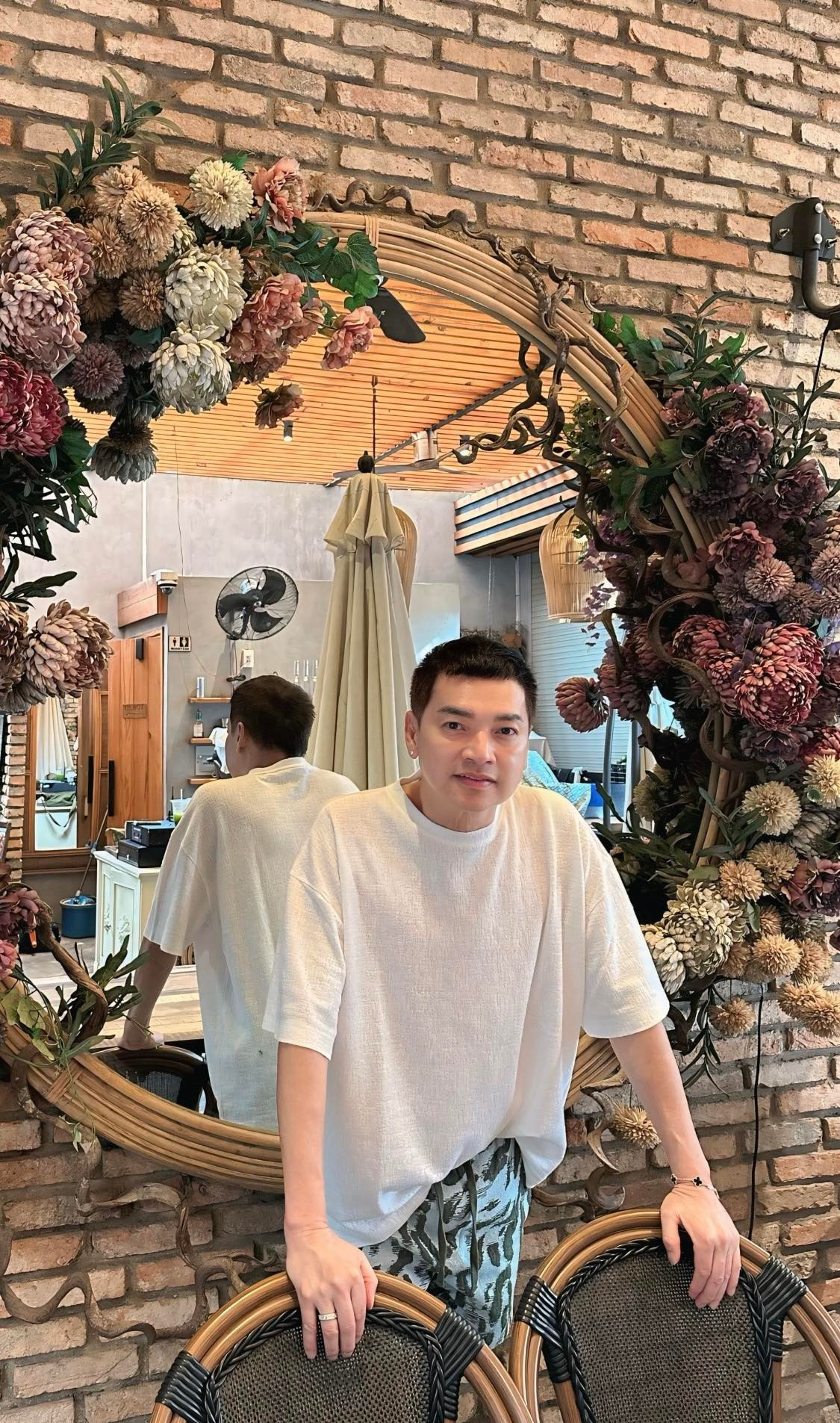 Nghệ sĩ hài Quang Minh cho biết đang học cách bình thản để sống vui, khỏe từng ngày ở tuổi U70. Ảnh: FB Quang Minh