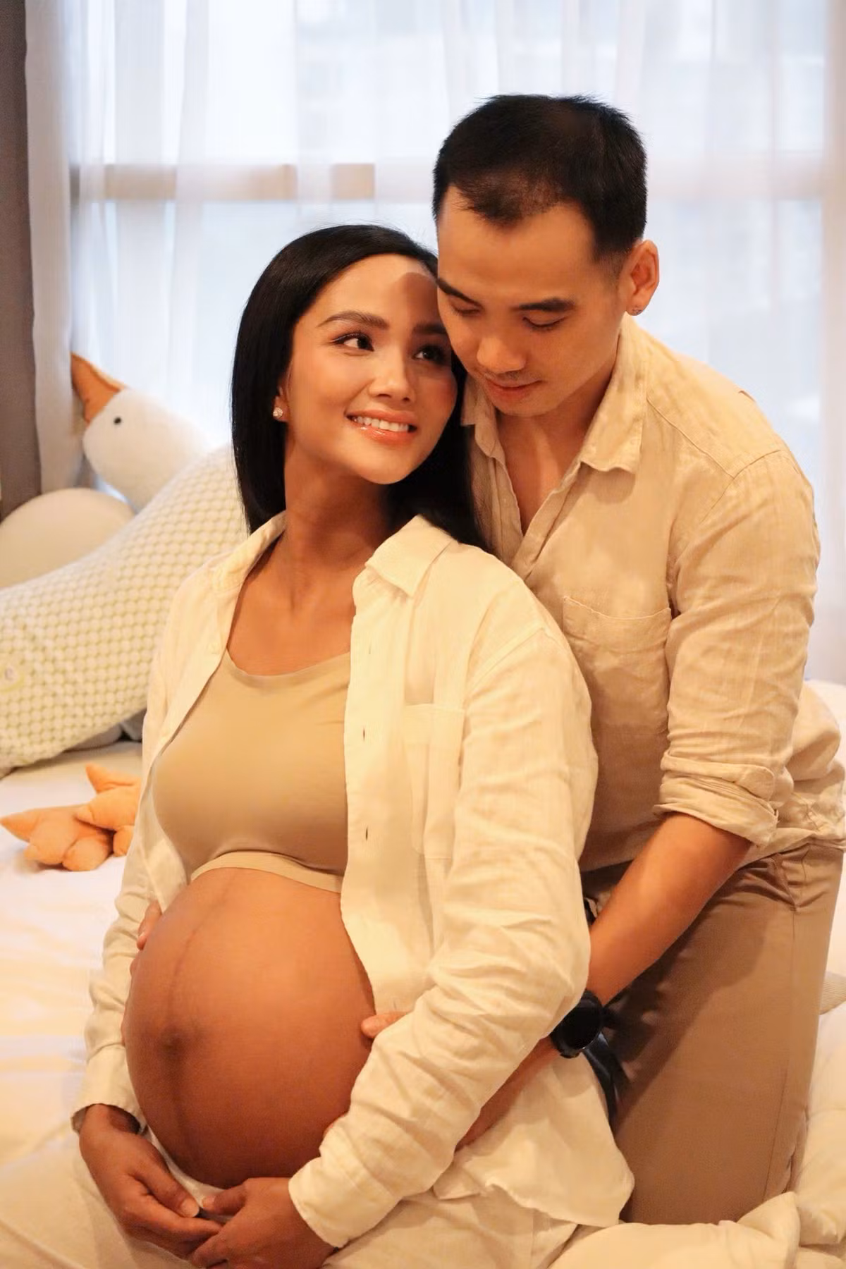 Hình ảnh mẹ bỉm năng động, tự tin của nàng hậu trở thành nguồn cảm hứng tích cực cho nhiều chị em sau sinh. Ảnh: FB H'Hen Niê