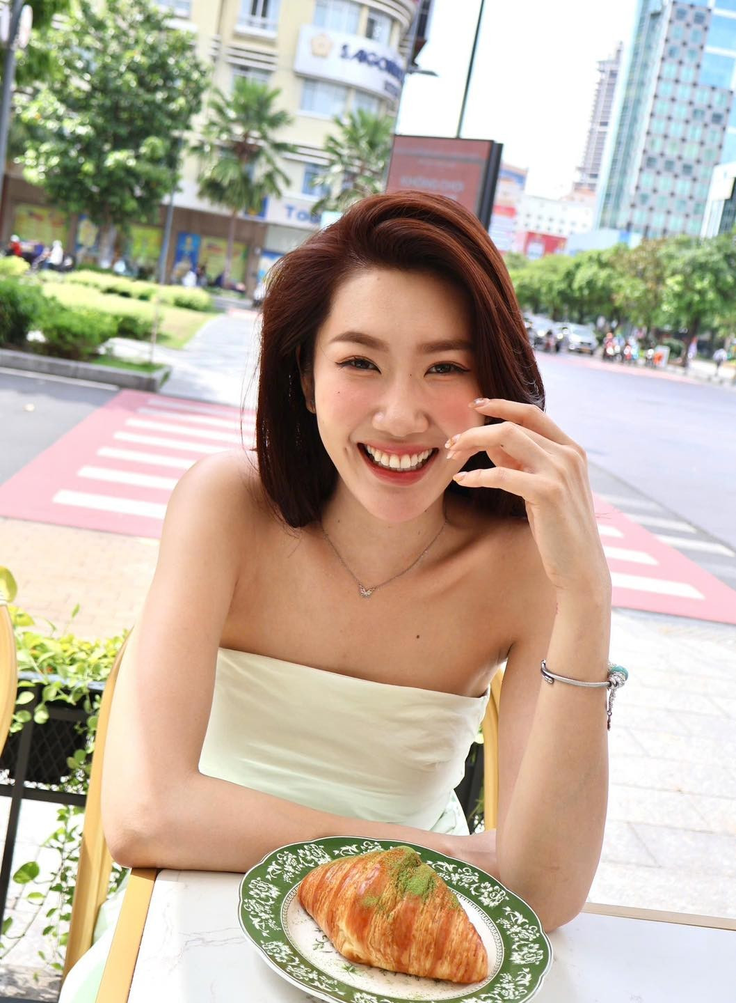 Cô ghi dấu ấn với các vai diễn trong "Gạo nếp gạo tẻ", "Cây táo nở hoa", đồng thời gây ấn tượng với vẻ ngoài ngày càng xinh đẹp, kiêu sa. Ảnh: FB Lê Huỳnh Thuý Ngân