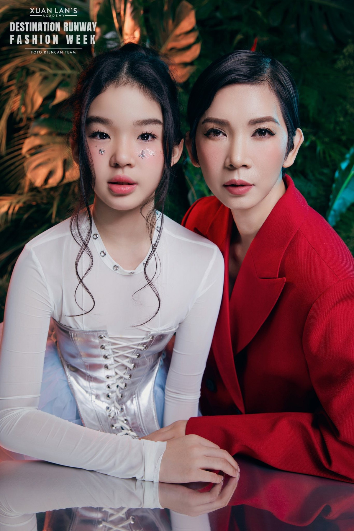 Bé Thỏ sớm bộc lộ sự dạn dĩ, tự tin trước ống kính, trở thành mẫu nhí đắt show của làng mốt Việt.