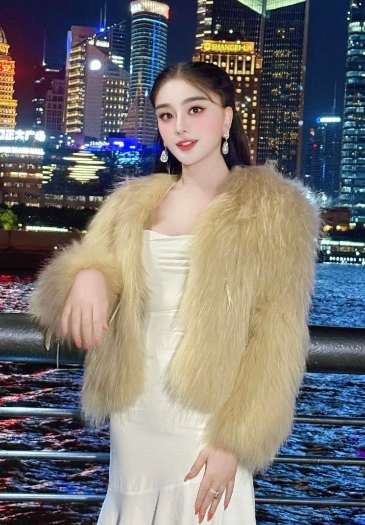 Lâm Khánh Chi ghé thăm Thượng Hải, Trung Quốc. Ảnh: FB Lâm Khánh Chi