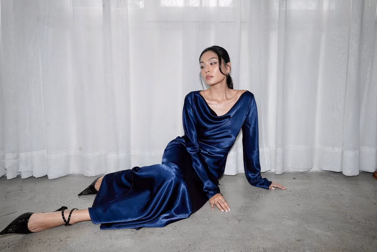 Á hậu Thảo Nhi Lê khoe xương quai xanh quyến rũ khi diện đầm lụa. Ảnh: FB Thảo Nhi Lê