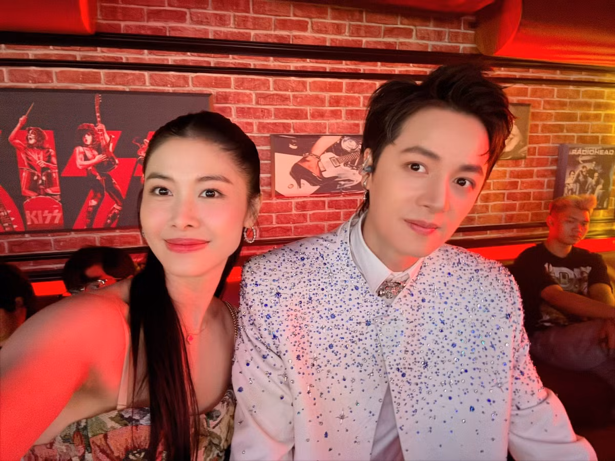 Trong 20 năm đồng hành, cặp đôi vẫn giữ được tình yêu mặn nồng bởi sự thấu hiểu, tôn trọng lẫn nhau.