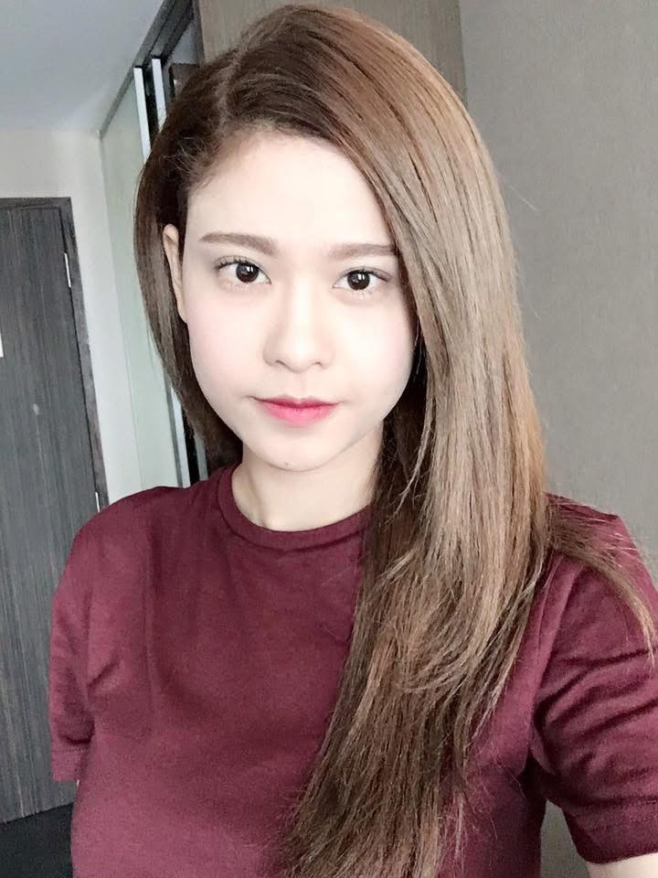 Những đường nét thanh tú, đôi mắt to tròn và nét xinh xắn, dễ thương của cô gần như không thay đổi theo thời gian.