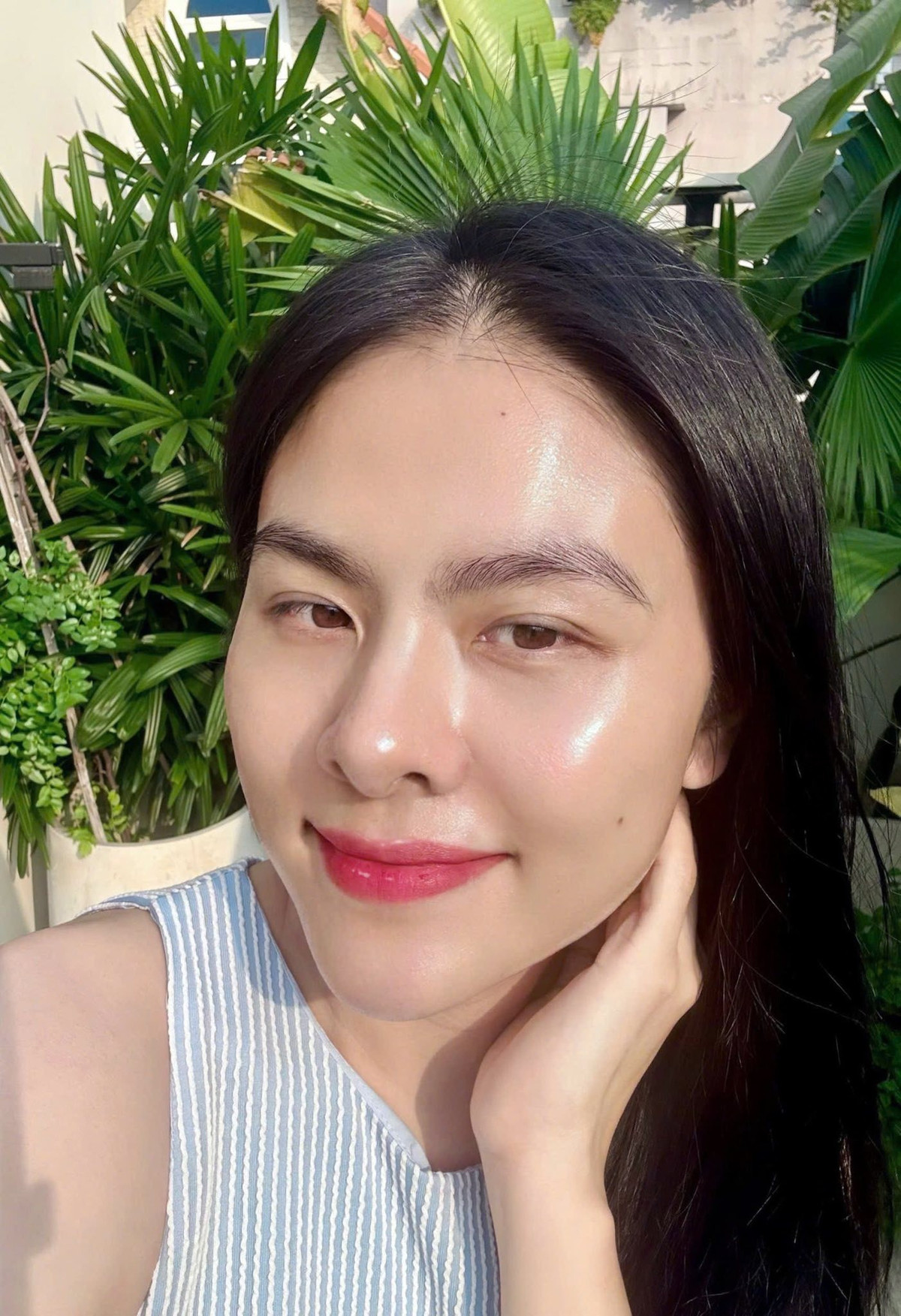Diễn viên Vân Trang khoe làn da mịn màng. Ảnh: FB Diễn viên Vân Trang