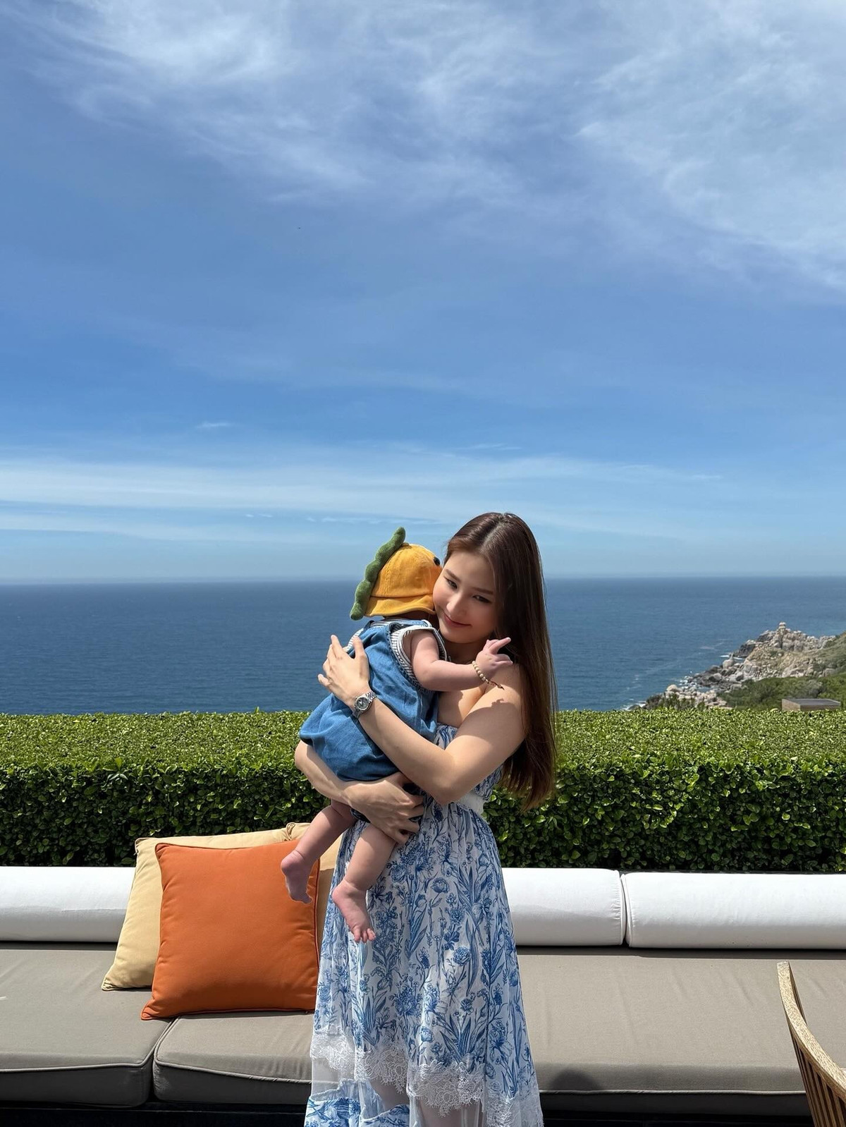 Diễn viên Diễm My 9X đưa quý tử nghỉ dưỡng tại resort 6 sao Khánh Hòa. Ảnh: FB Diem My