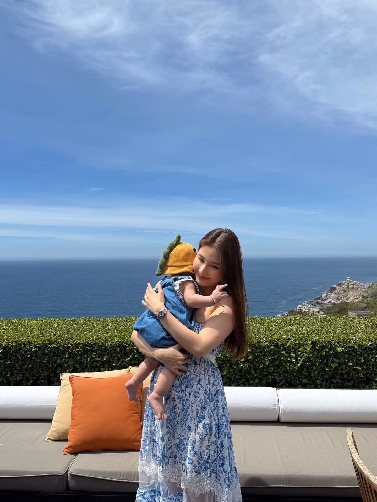 Diễn viên Diễm My 9X đưa quý tử nghỉ dưỡng tại resort 6 sao Khánh Hòa. Ảnh: FB Diem My