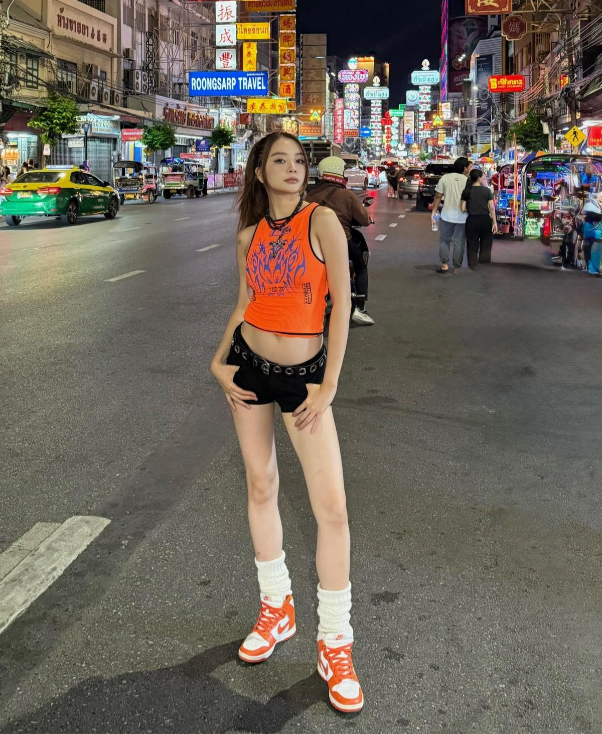 Tin tức sao Việt 27/6: Thiều Bảo Trang mặc quần ngắn cũn, tạo dáng trên đường phố Thái Lan. Ảnh: FB Thiều Bảo Trang