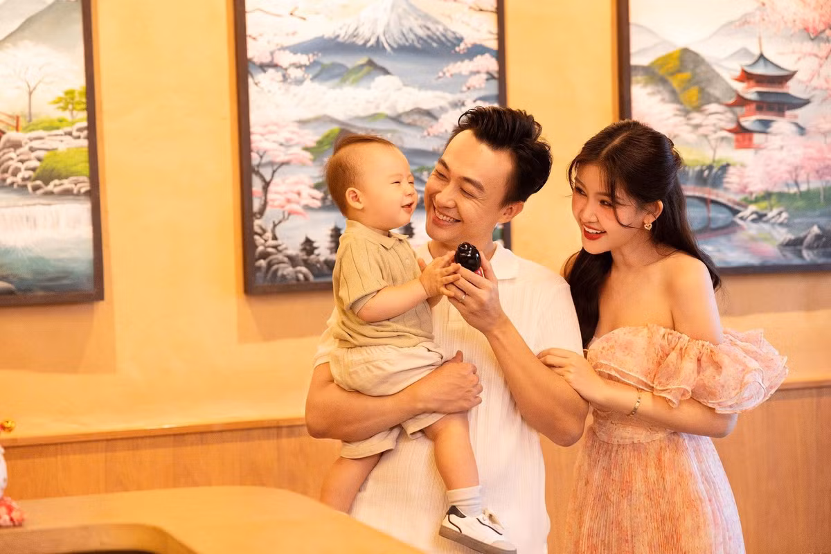 Chồng của Ngân Anh là MC - biên tập viên nổi tiếng của Đài truyền hình TP.HCM. Anh thường xuyên đưa bà xã đi du lịch khắp các đất nước từ châu Á tới châu Âu. Ảnh: FB Lê Âu Ngân Anh