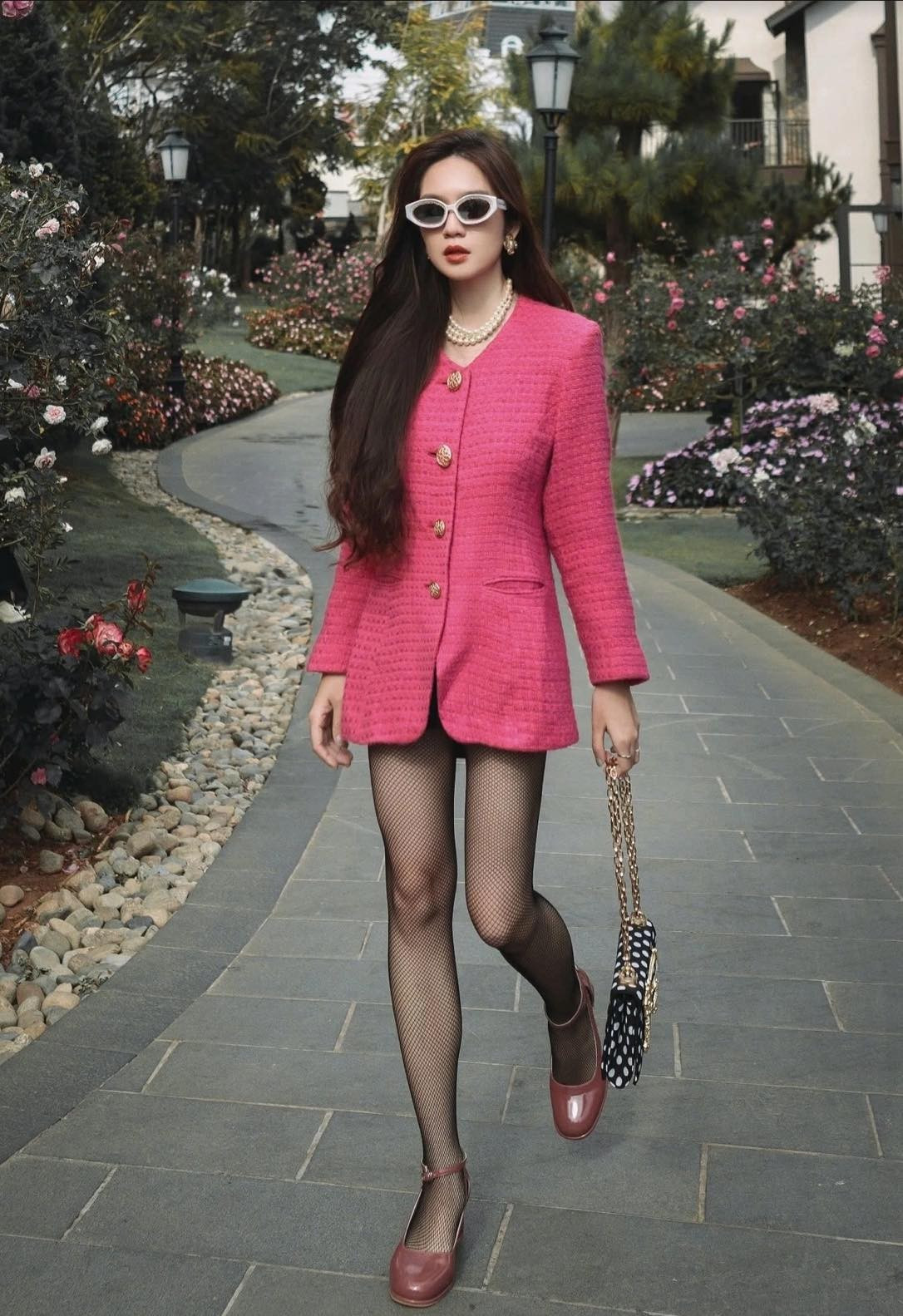 Trên trang cá nhân, Minh Hà cũng thường xuyên chia sẻ những khoảnh khắc đời thường giản dị bên gia đình.