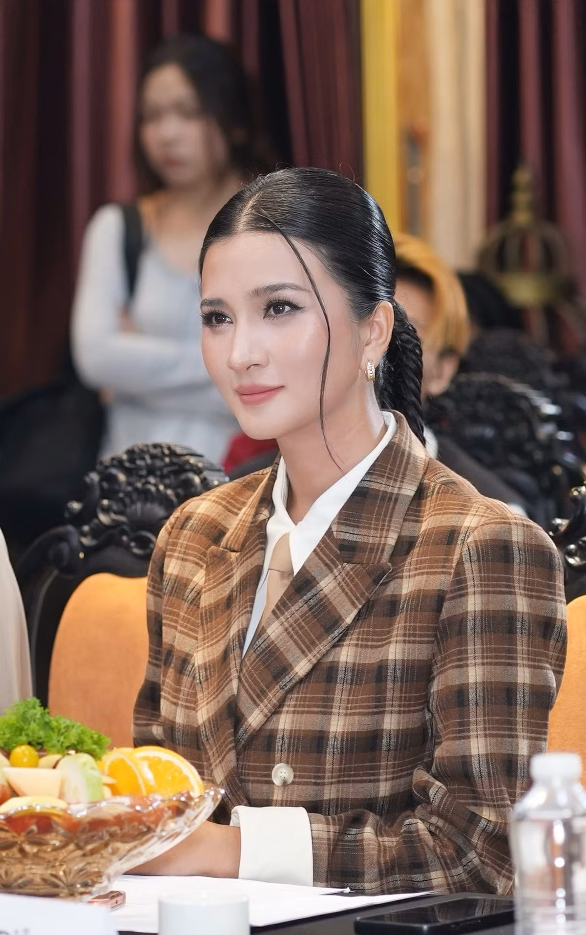 Bên cạnh đó, tinh thần lạc quan, suy nghĩ tích cực là “chìa khóa” giúp cô giữ được vẻ ngoài tươi tắn và năng lượng dồi dào.