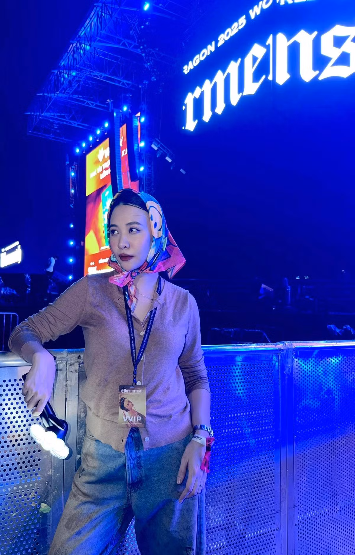 Dưới phần bình luận, nhiều người khen Cường Đô La là “ông chồng quốc dân”, “người đàn ông lý tưởng”, “chồng nhà người ta đúng chuẩn”.