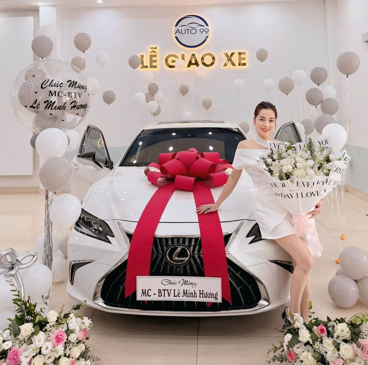 Minh Hương – từng đảm nhiệm vai “Vàng Anh” trong huyền thoại “Nhật ký Vàng Anh” gần đây đăng ảnh bên chiếc xế hộp mới trên trang cá nhân.