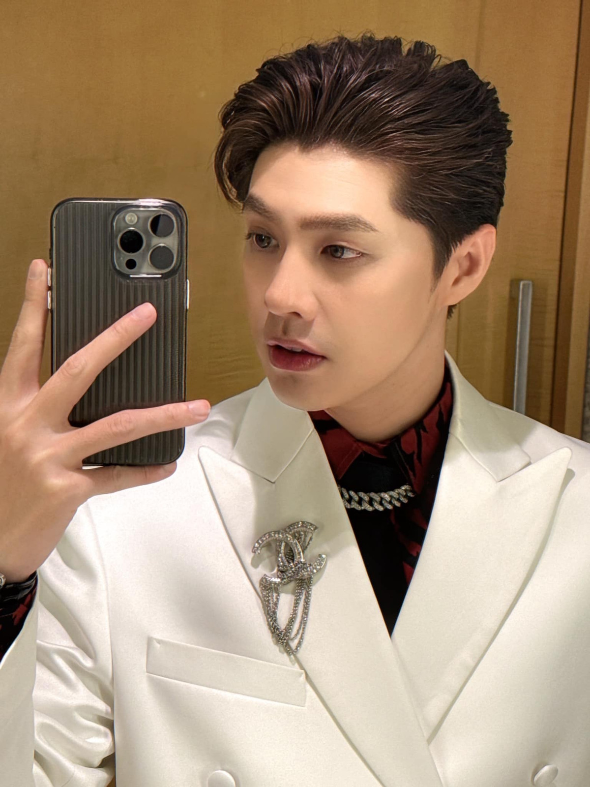 Năm 2022, anh cũng nằm trong top đề cử 100 gương mặt đẹp nhất thế giới do TC Candler bình chọn. Nam ca sĩ Việt được đứng chung danh sách với nhiều ngôi sao lớn khác như Tome Hiddleston, Natalie Portman, Jungkook (BTS)… Ảnh: FB Noo Phước Thịnh