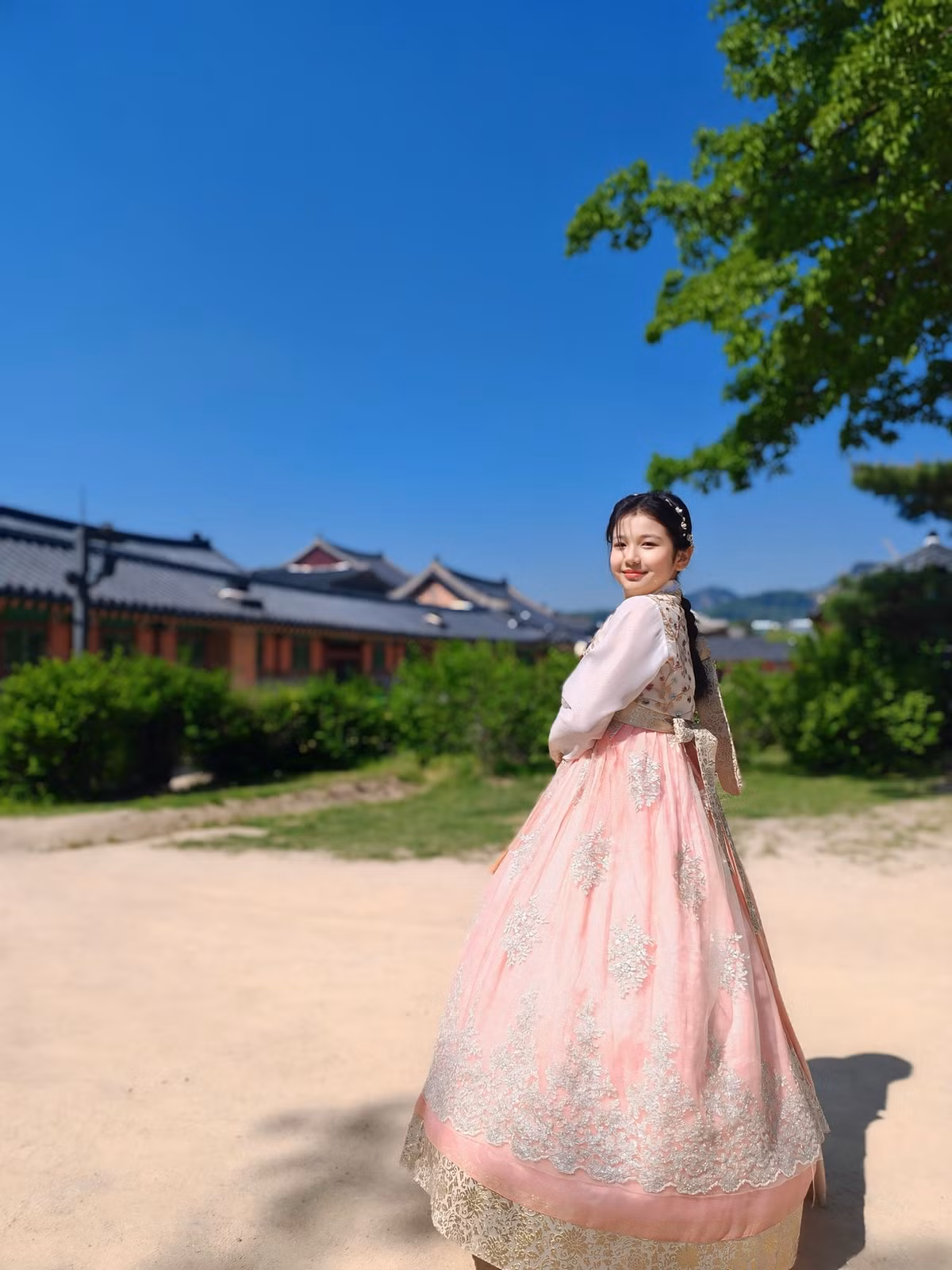 Ngay từ nhỏ, Thùy An đã bộc lộ năng khiếu nghệ thuật như ca hát và nhảy múa.