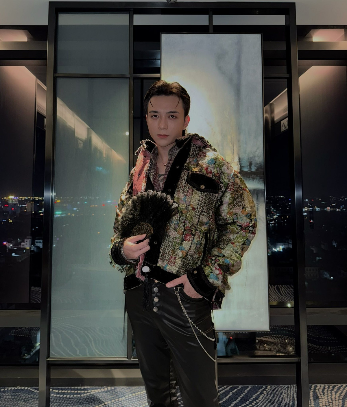 Soobin check in ở hậu trường đêm diễn. Ảnh: FB Soobin