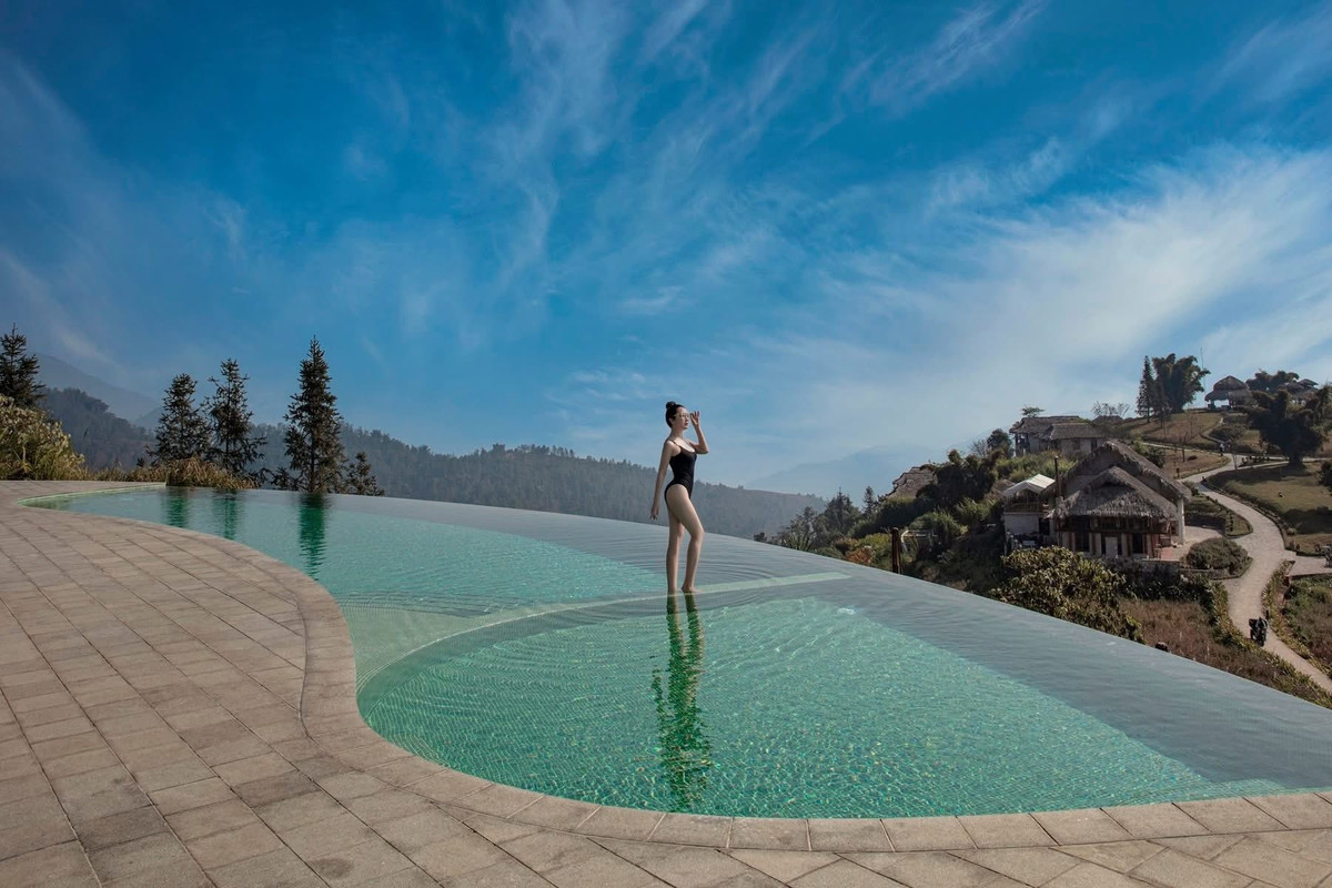 Hoa hậu Giáng My diện áo tắm khoe dáng ở Sa Pa giữa cái lạnh 7 độ C. Ảnh: FB Giáng My