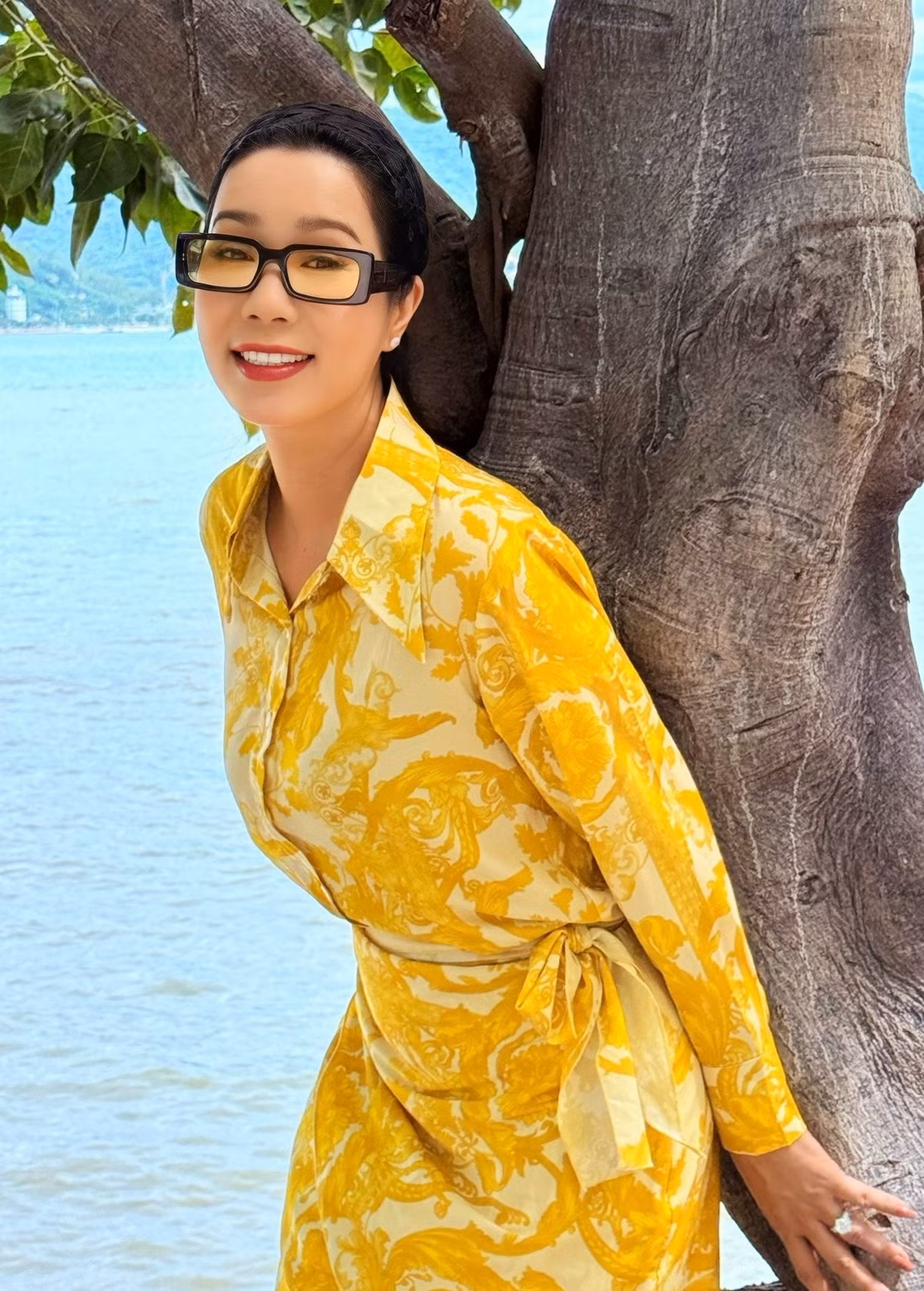 NSND Trịnh Kim Chi trẻ trung chào tháng mới. Ảnh: FB Trịnh Kim Chi