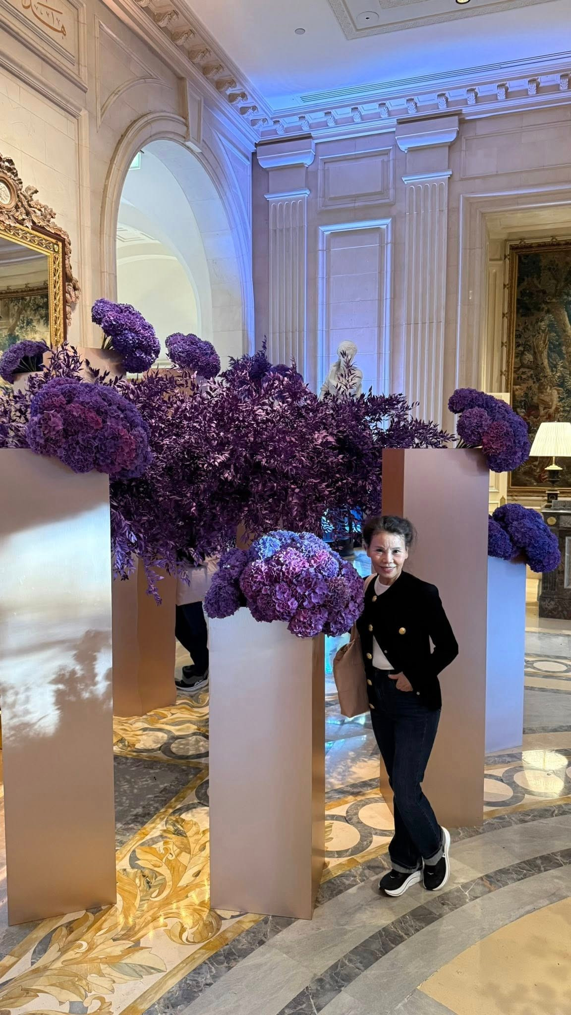 Chia sẻ về bí quyết giữ dáng, mẹ nữ ca sĩ cho biết bà duy trì thói quen tập yoga nhiều năm qua.