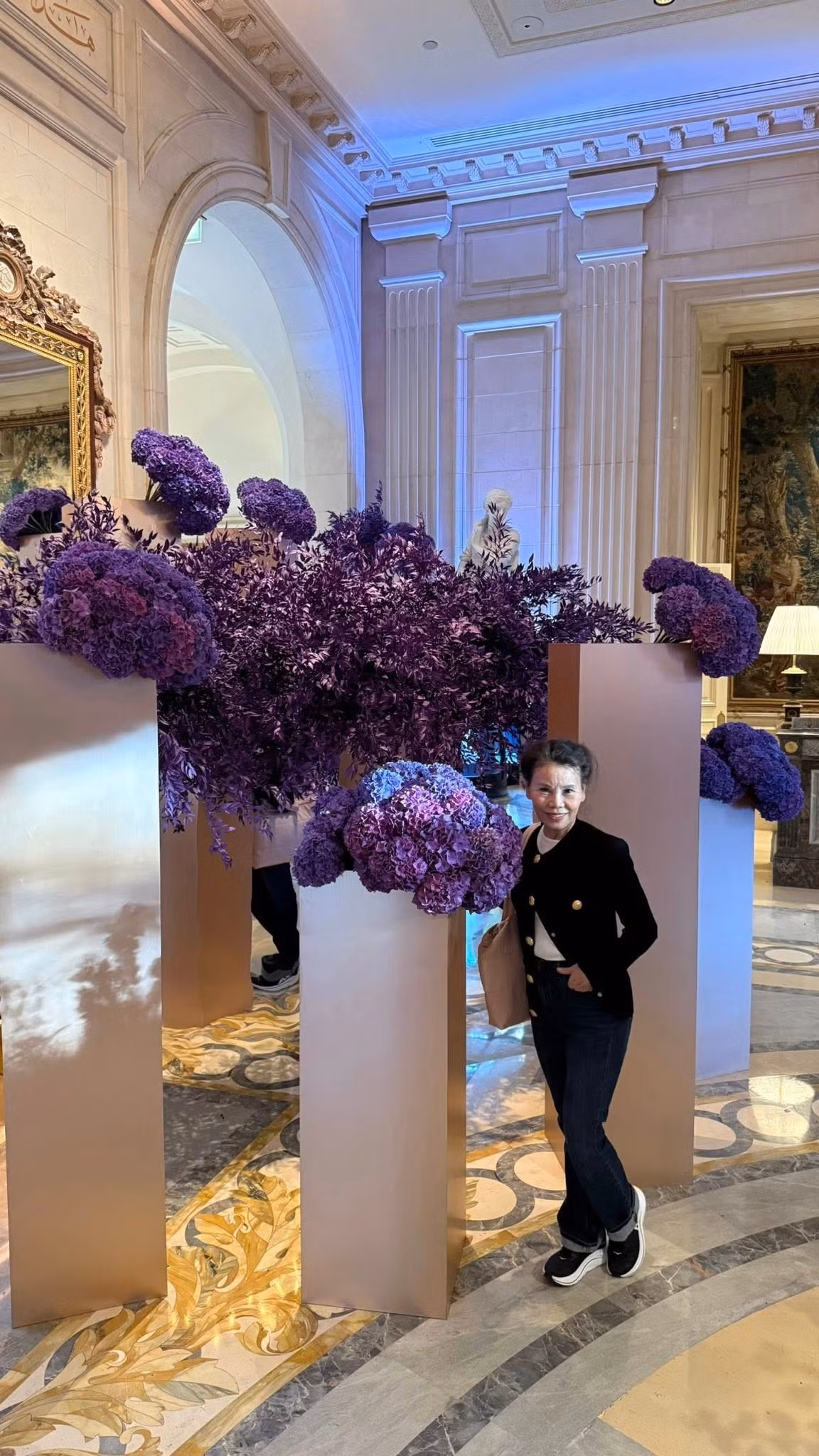 Chia sẻ về bí quyết giữ dáng, mẹ nữ ca sĩ cho biết bà duy trì thói quen tập yoga nhiều năm qua.