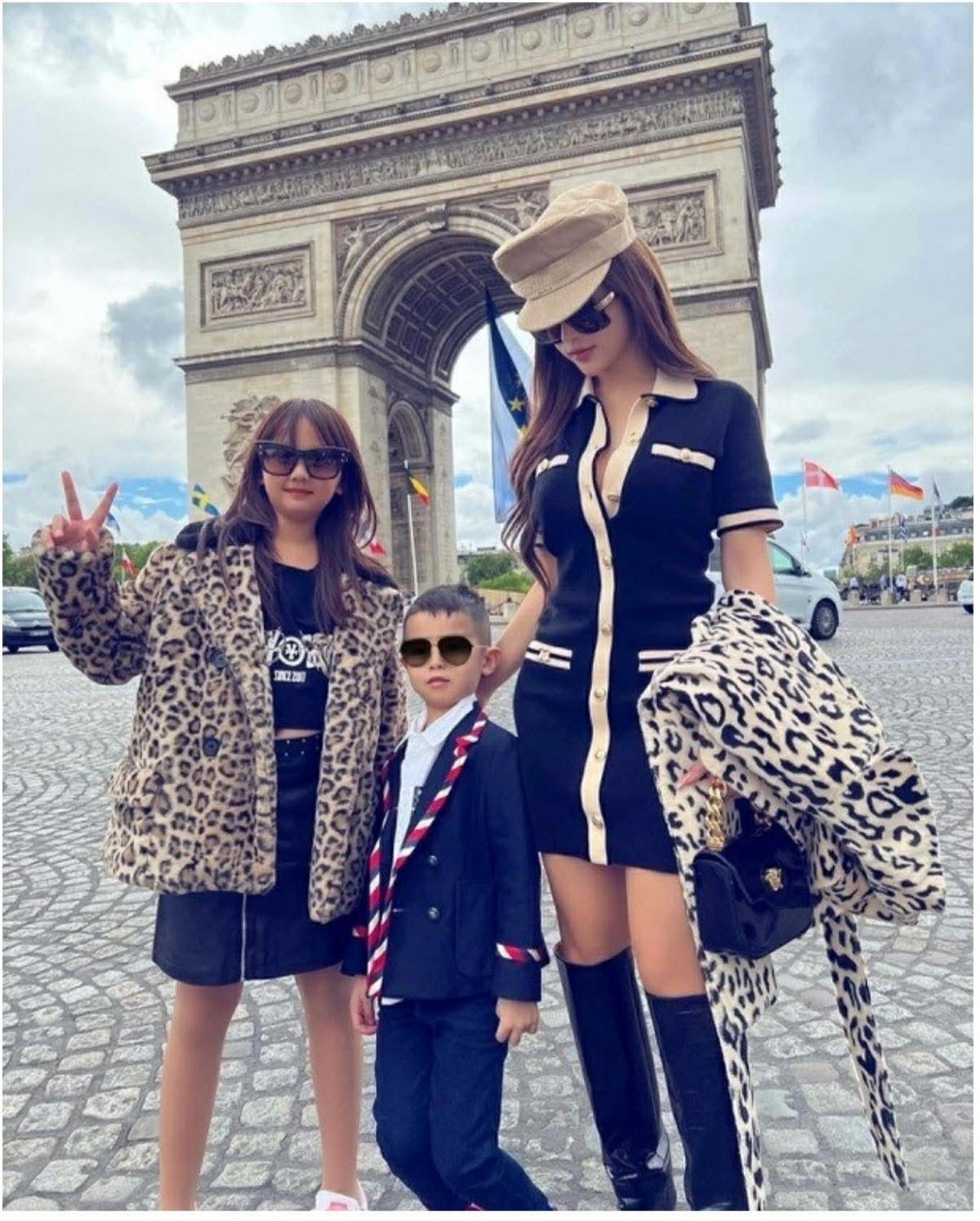 Diễm My thường xuyên xuất hiện trong những bộ trang phục đến từ các thương hiệu quốc tế đình đám như Dolce &amp; Gabbana, Fendi, Miu Miu, Chloe, Moschino hay Dsquared2,...