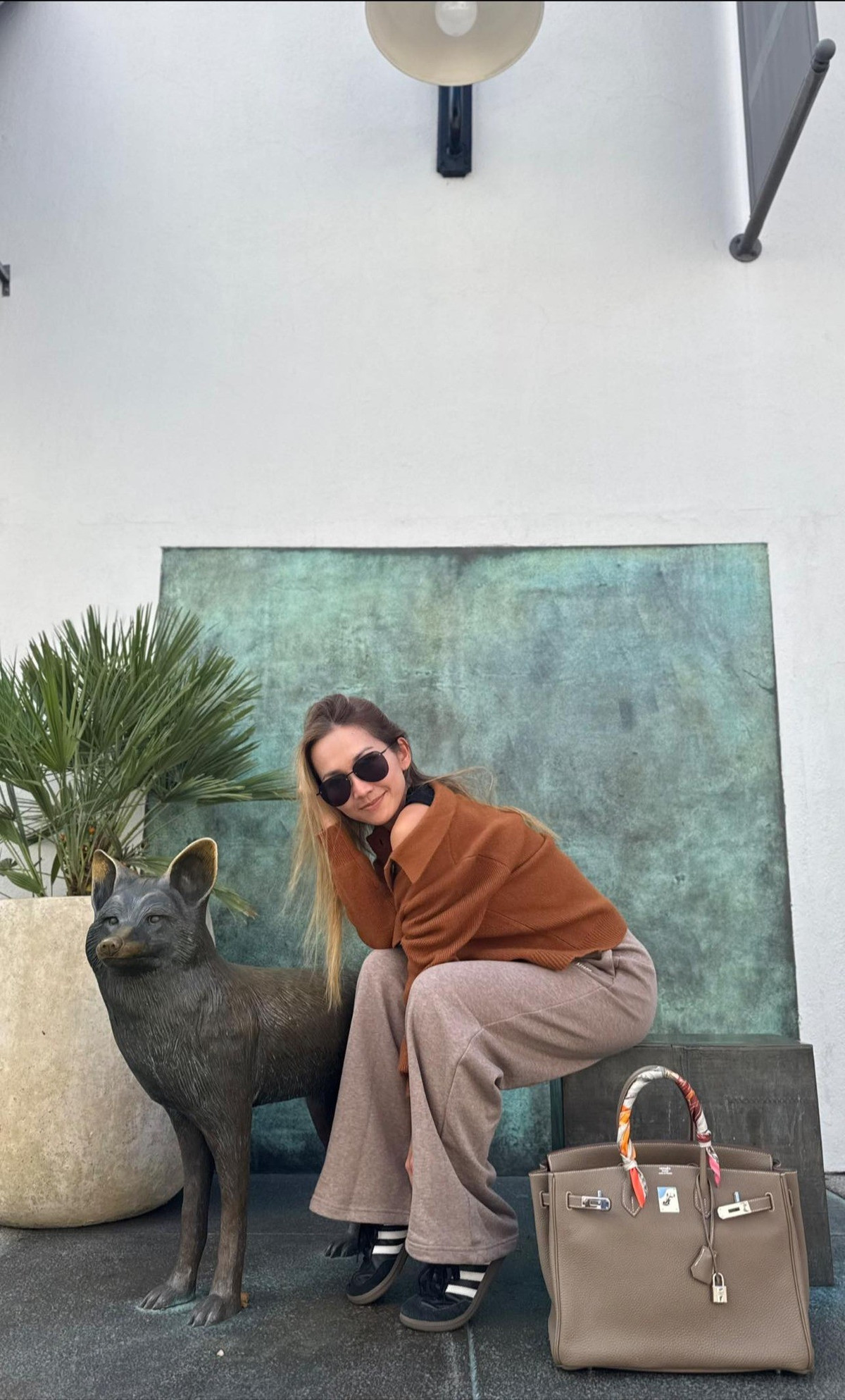 Kim Hiền khoe chiếc túi Hermes hơn 600 triệu đồng. Ảnh: FB Kim Hien