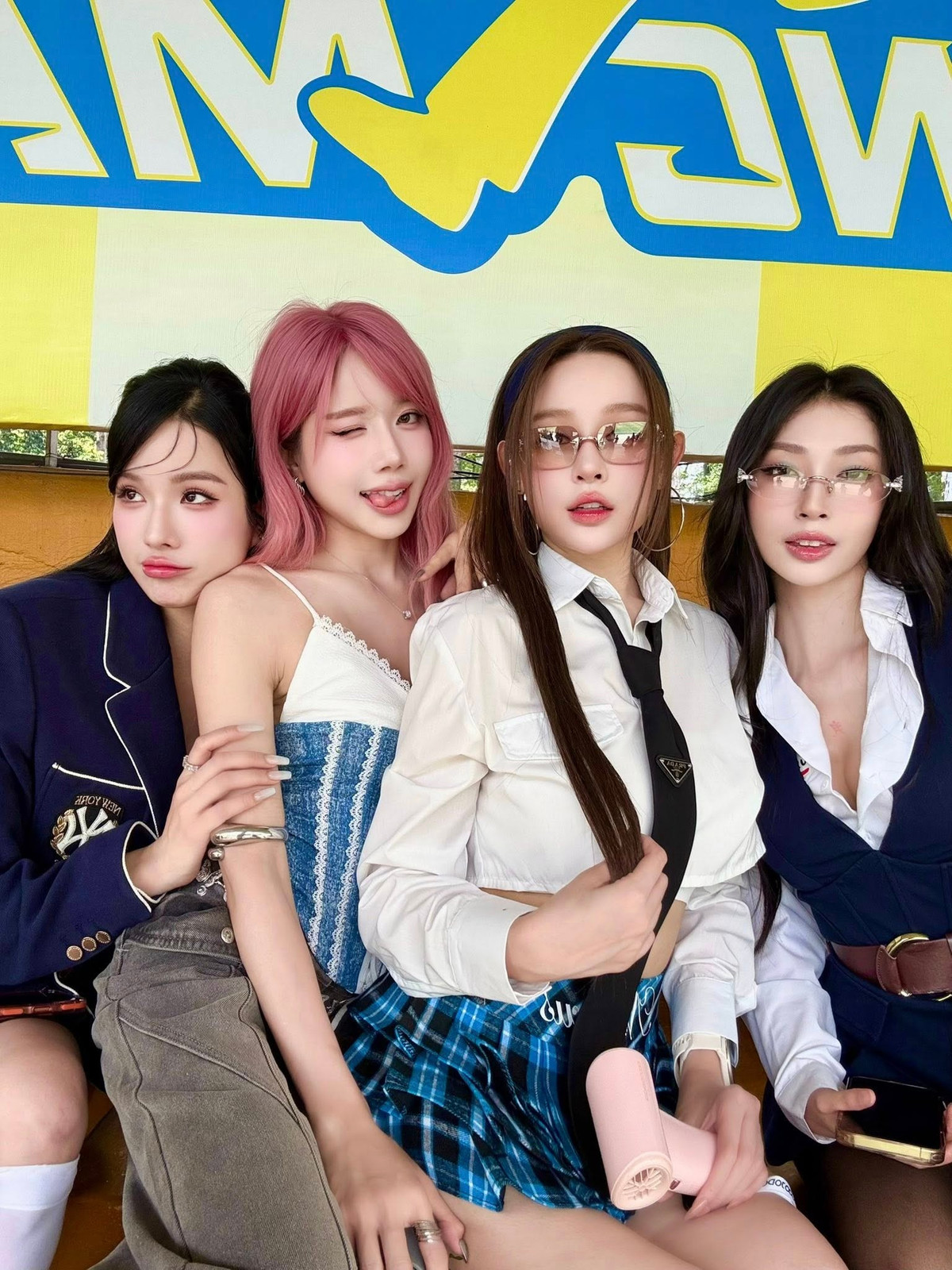 Dàn "chị đẹp" Lunas hội ngộ tại một sự kiện. Ảnh: FB Trang Phap