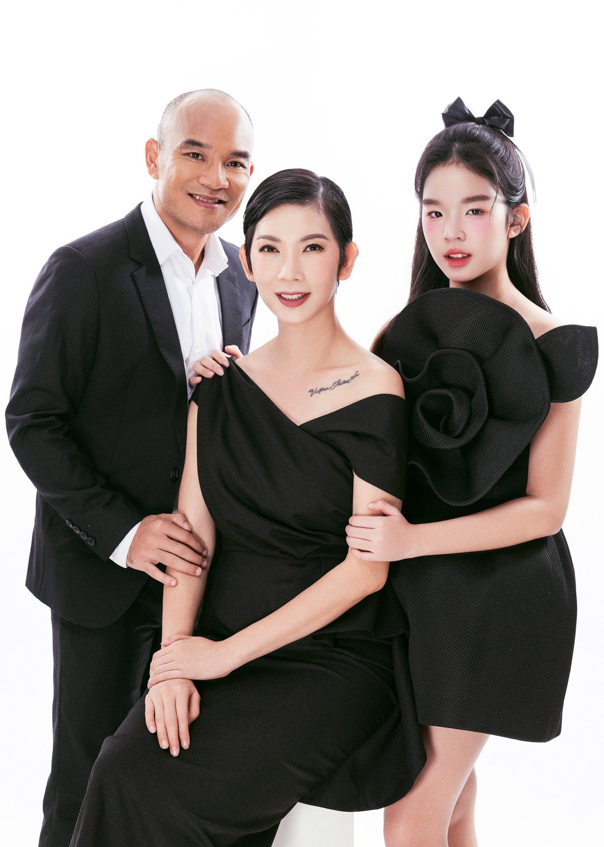 Tin tức sao Việt 13/8: Siêu mẫu Xuân Lan đăng loạt ảnh gia đình mừng tuổi mới. Ảnh: FB Nguyen Xuan Lan