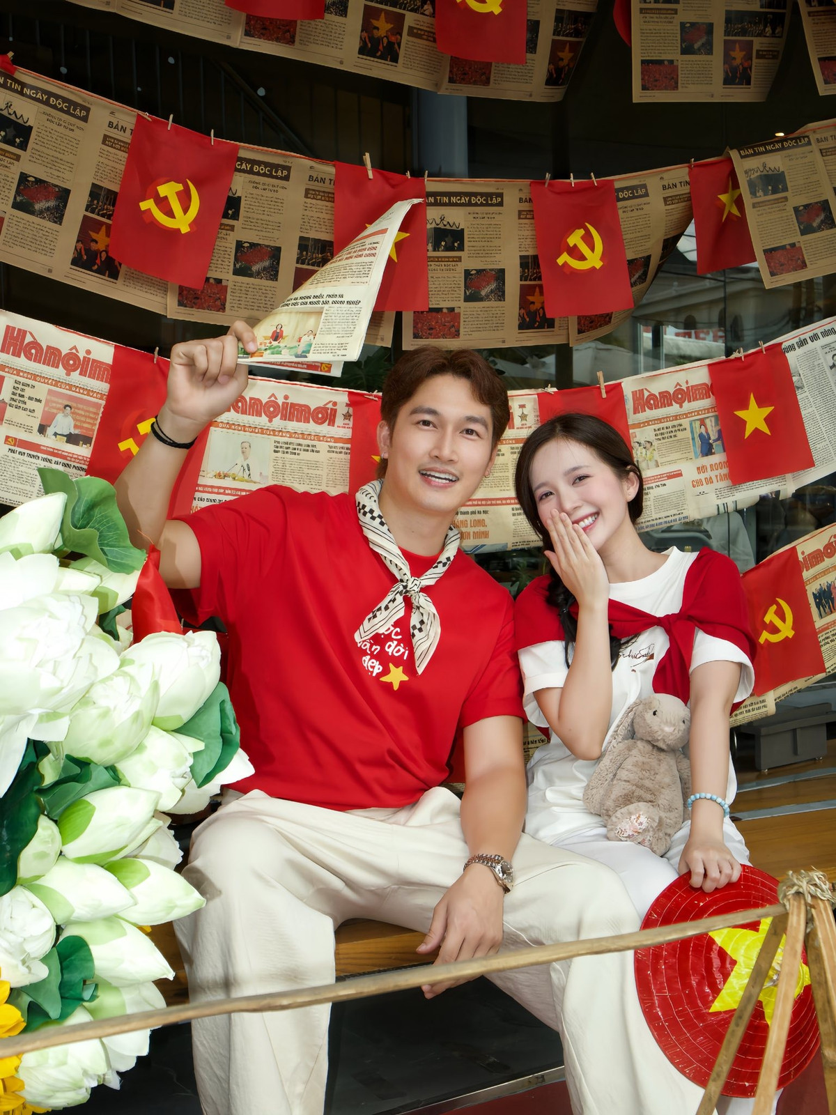 Tin tức sao Việt 25/8: Vợ chồng diễn viên Ngọc Huyền - Đình Tú hòa chung không khí Quốc khánh rộn ràng. Ảnh: FB Nguyễn Hoàng Ngọc Huyền