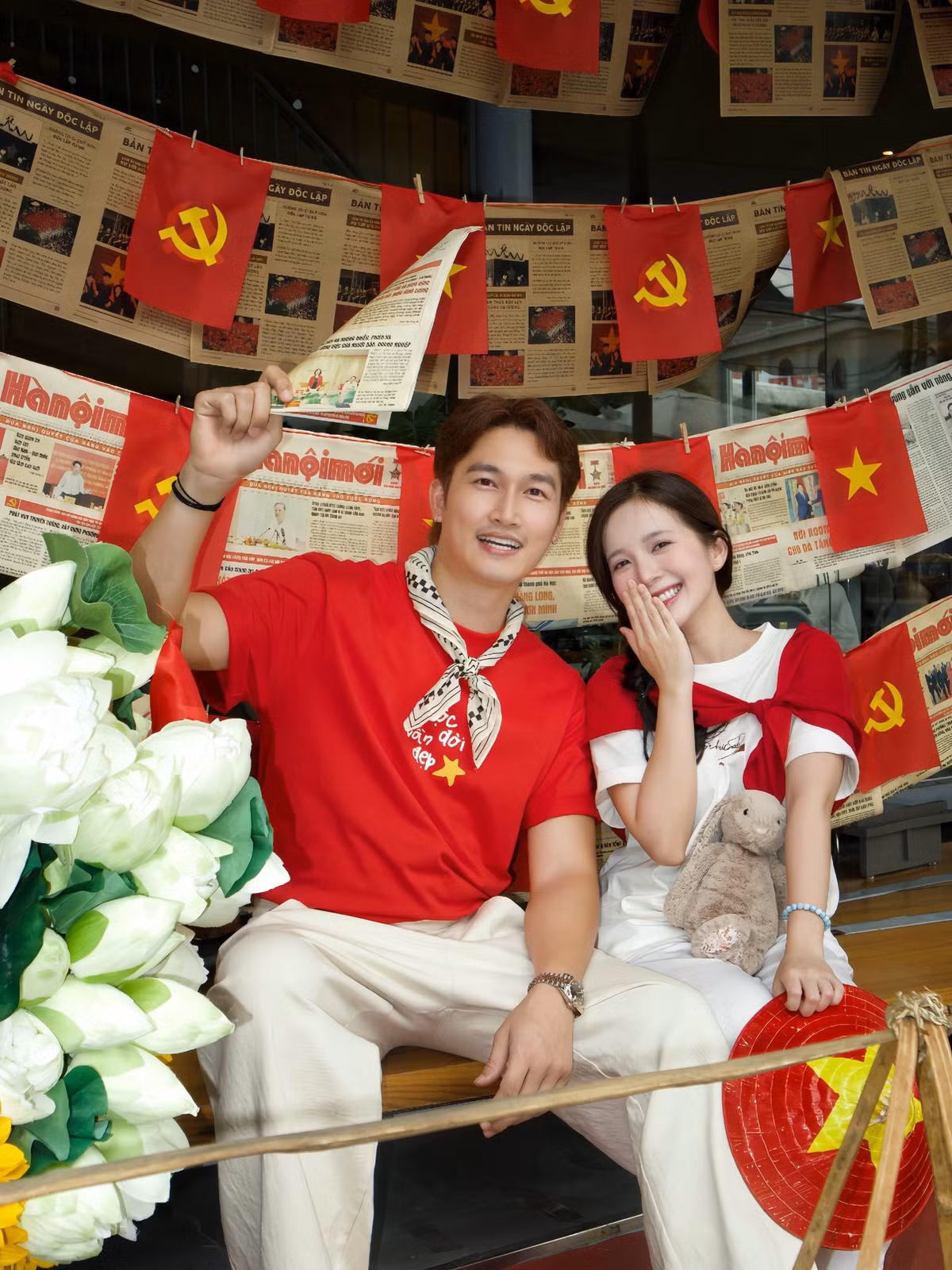 Tin tức sao Việt 25/8: Vợ chồng diễn viên Ngọc Huyền - Đình Tú hòa chung không khí Quốc khánh rộn ràng. Ảnh: FB Nguyễn Hoàng Ngọc Huyền