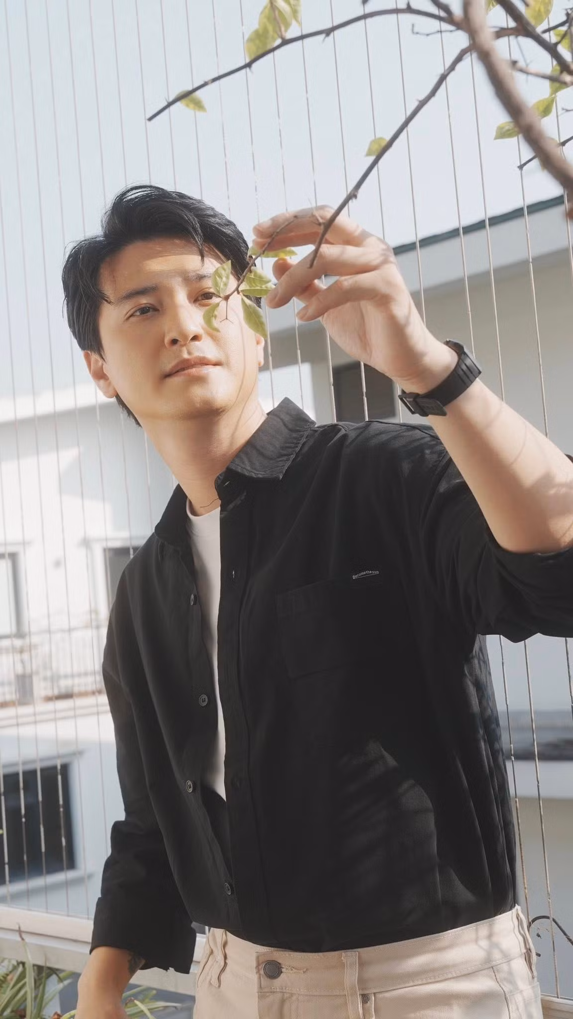 Diễn viên Huỳnh Anh đăng ảnh mơ màng. Ảnh: FB Huỳnh Anh