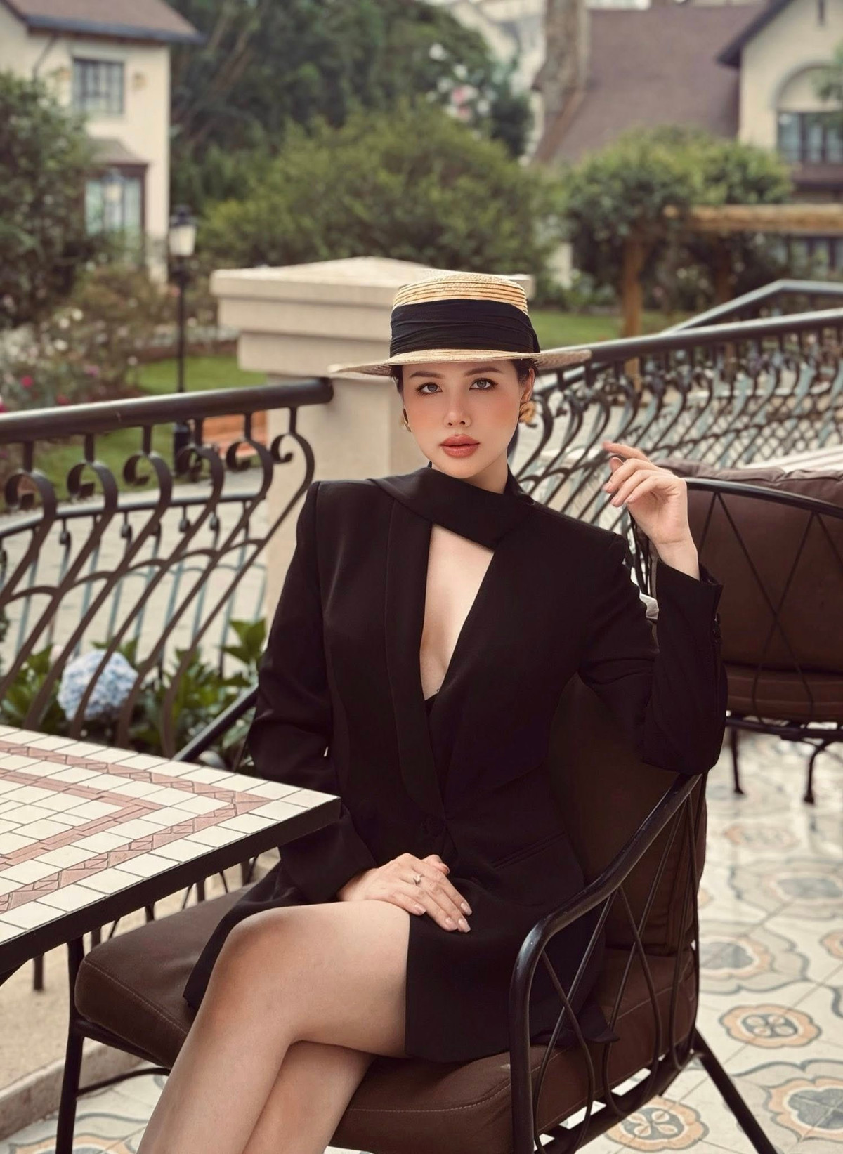 Thời gian qua, Phanh Lee tập trung chăm sóc gia đình nhỏ, đồng thời dành nhiều thời gian cho các chuyến đi trong và ngoài nước như Tây Ban Nha, Bồ Đào Nha, Anh, Scotland…