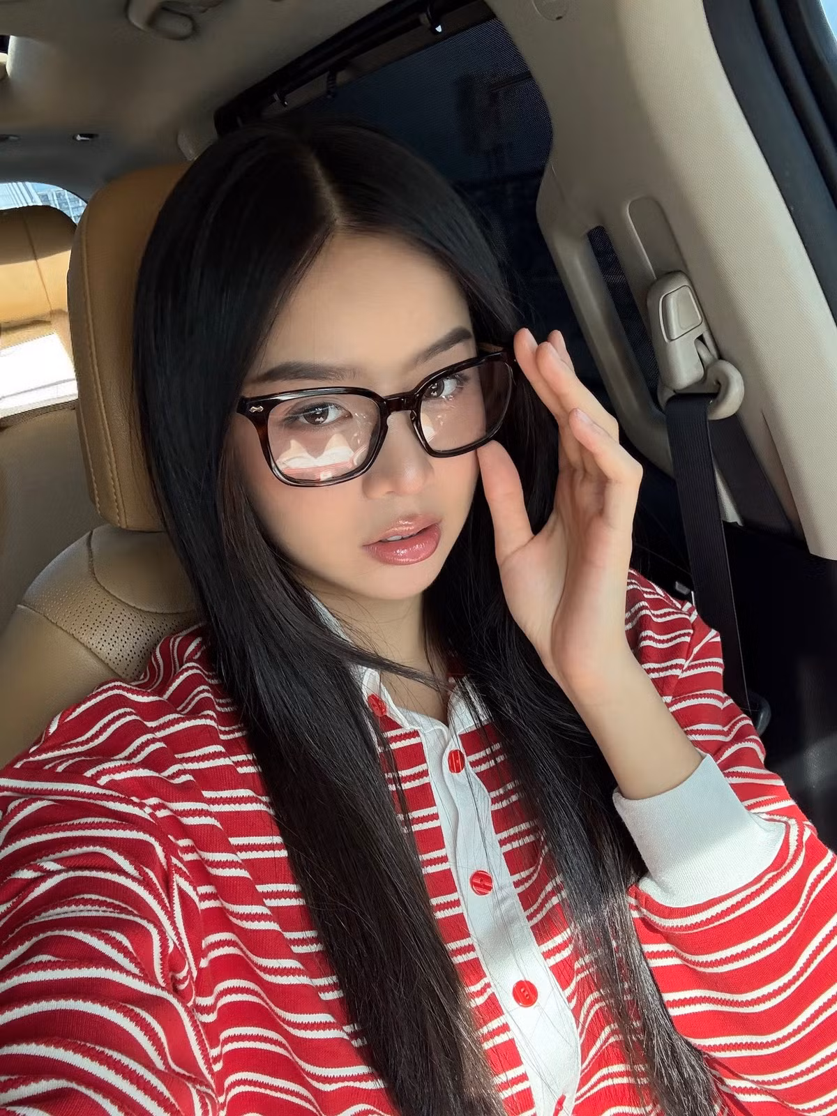 Hoa hậu Thanh Thủy mặc phong cách sinh viên. Ảnh: FB Huỳnh Thị Thanh Thủy