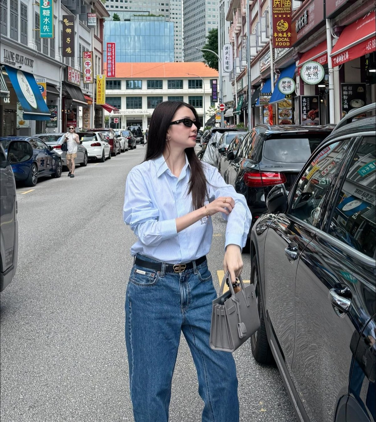 "Khi có ai đó ở bên cạnh quan tâm yêu thương bạn, hãy đối xử với họ tốt một chút. Đời người rất dài nhưng cũng rất ngắn, chúng ta nhất định phải học cách trân trọng từng khoảnh khắc tươi vui. Không gì quý hơn một cơ thể khoẻ mạnh và một tâm thái vui vẻ bình an!", Thiều Bảo Trang chia sẻ. Ảnh: FB Thiều Bảo Trang