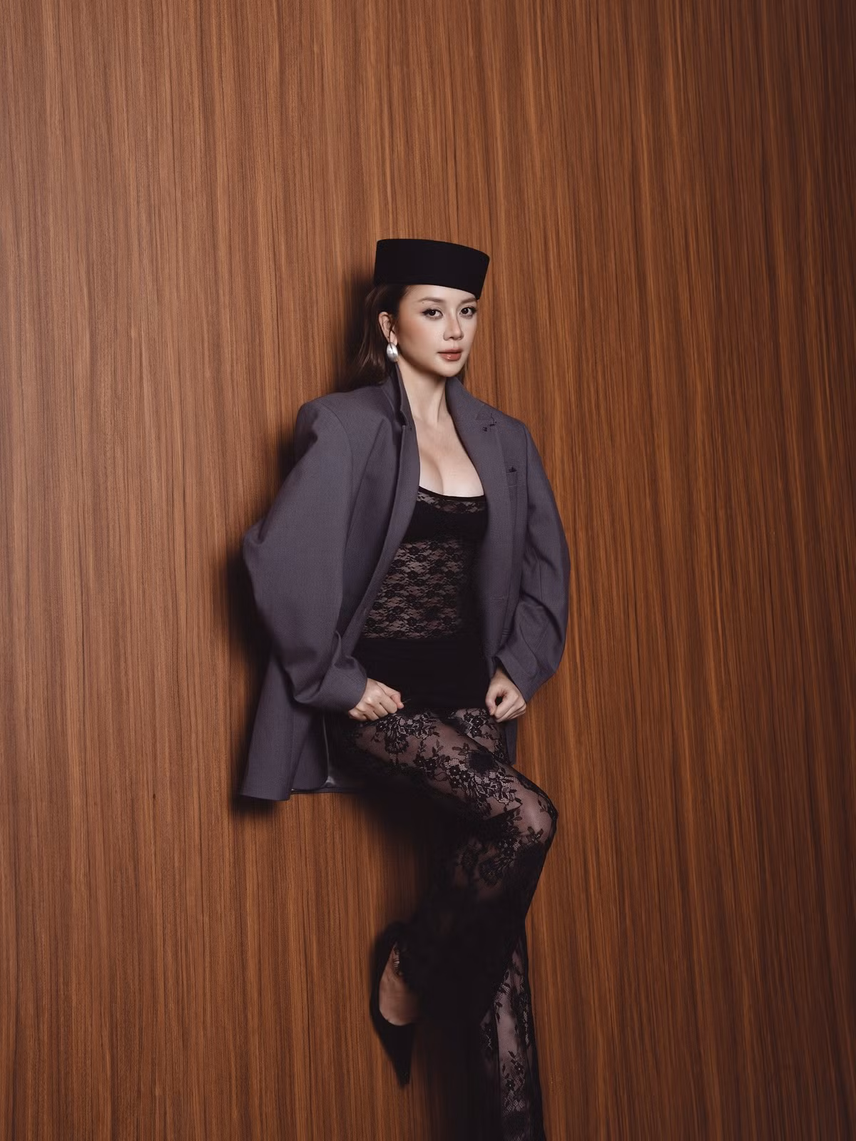 Với một chiều cao 1,7m và đôi chân dài nuột nà, Thiều Bảo Trang từng khiến Hồ Ngọc Hà phải thốt lên trong cuộc thi "The Voice" 2012: “Em đẹp và mướt hơn chị”.