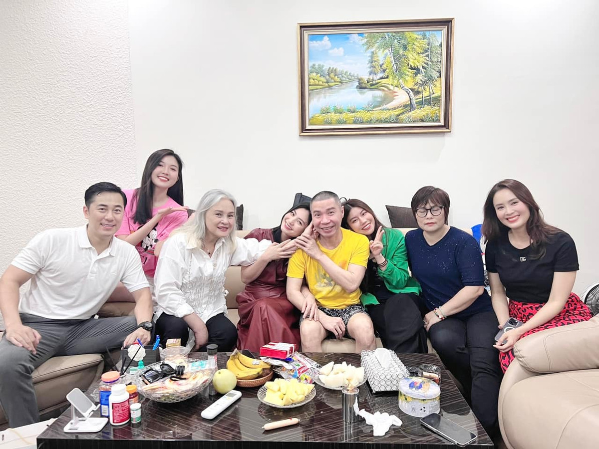 Diễn viên Diệu Hương chia sẻ kỷ niệm buổi hội ngộ bên các đồng nghiệp thân thiết. Ảnh: FB Diệu Hương