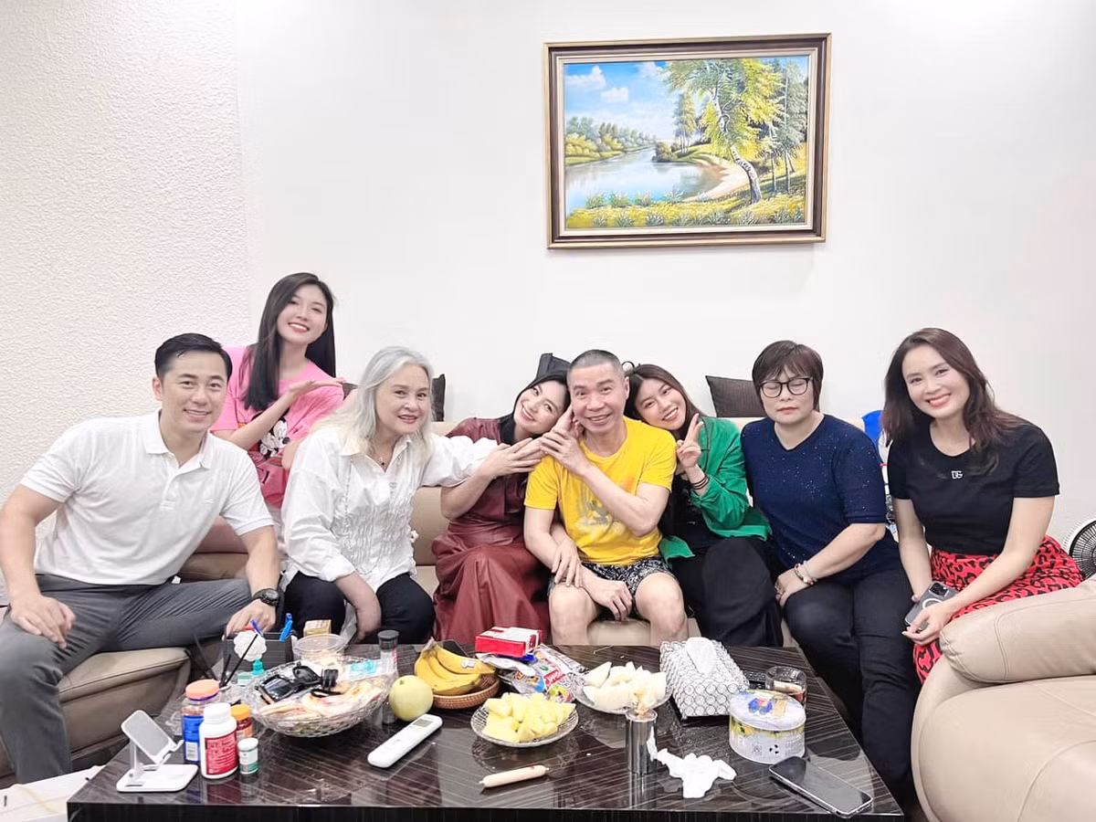 Diễn viên Diệu Hương chia sẻ kỷ niệm buổi hội ngộ bên các đồng nghiệp thân thiết. Ảnh: FB Diệu Hương