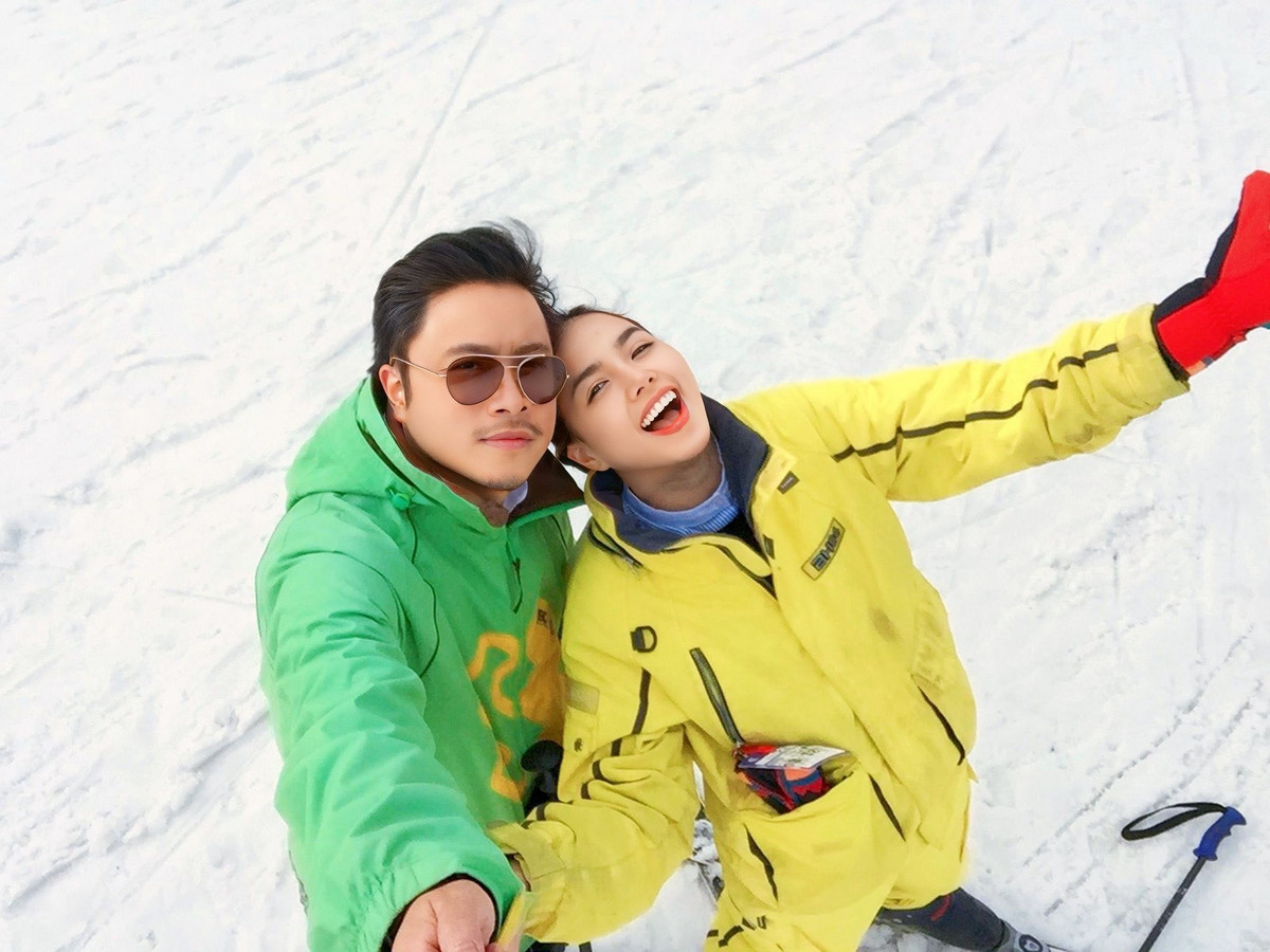 "9 năm trước, tuyết rơi khi ta bắt đầu yêu. 9 năm sau, chẳng cần tuyết, chỉ cần anh là đủ!", Đinh Ngọc Diệp chia sẻ những lời ngôn tình. Ảnh: FB Dinh Ngoc Diep