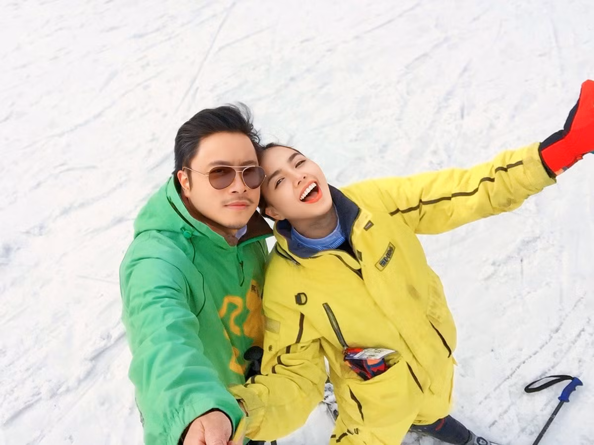 "9 năm trước, tuyết rơi khi ta bắt đầu yêu. 9 năm sau, chẳng cần tuyết, chỉ cần anh là đủ!", Đinh Ngọc Diệp chia sẻ những lời ngôn tình. Ảnh: FB Dinh Ngoc Diep