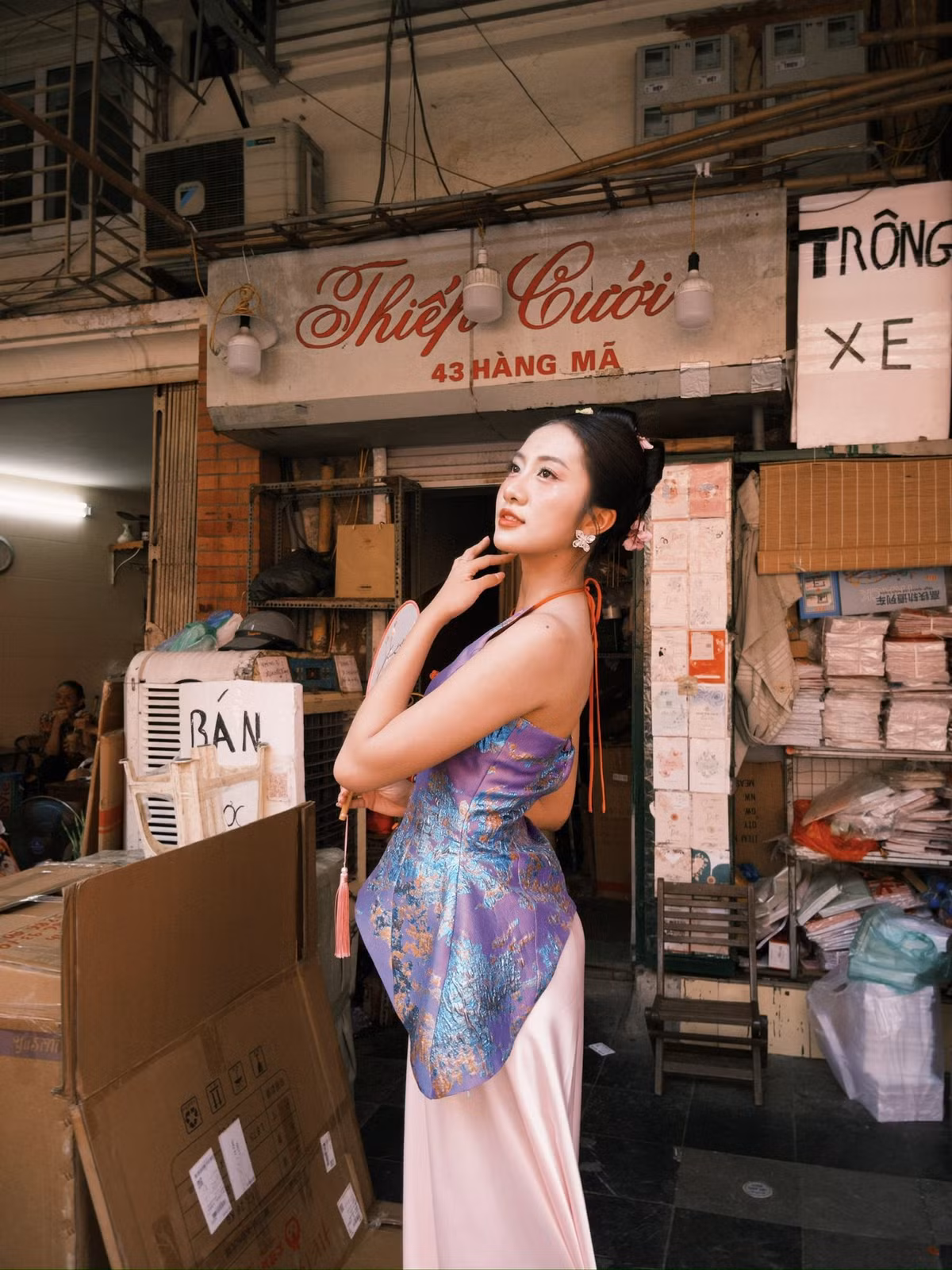 Hoa hậu Hà Trúc Linh đã thực hiện một bộ ảnh Trung Thu khiến công chúng không khỏi xuýt xoa.