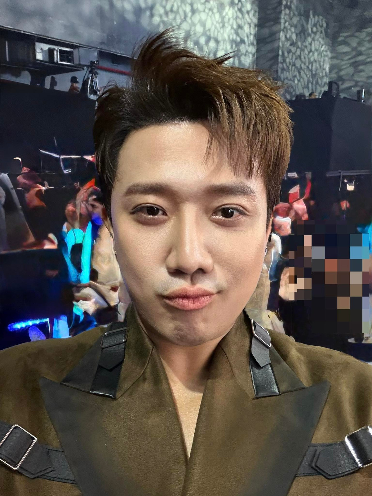 Trấn Thành viết: "Thật đáng tiếc cho những ai không thấy được vẻ đẹp này! Thật ra cái bụng chỉ là 1 cú lừa thôi! Đây mới là nhan sắc thật sự của bổn cung hiện tại!". Ảnh: FB Trấn Thành