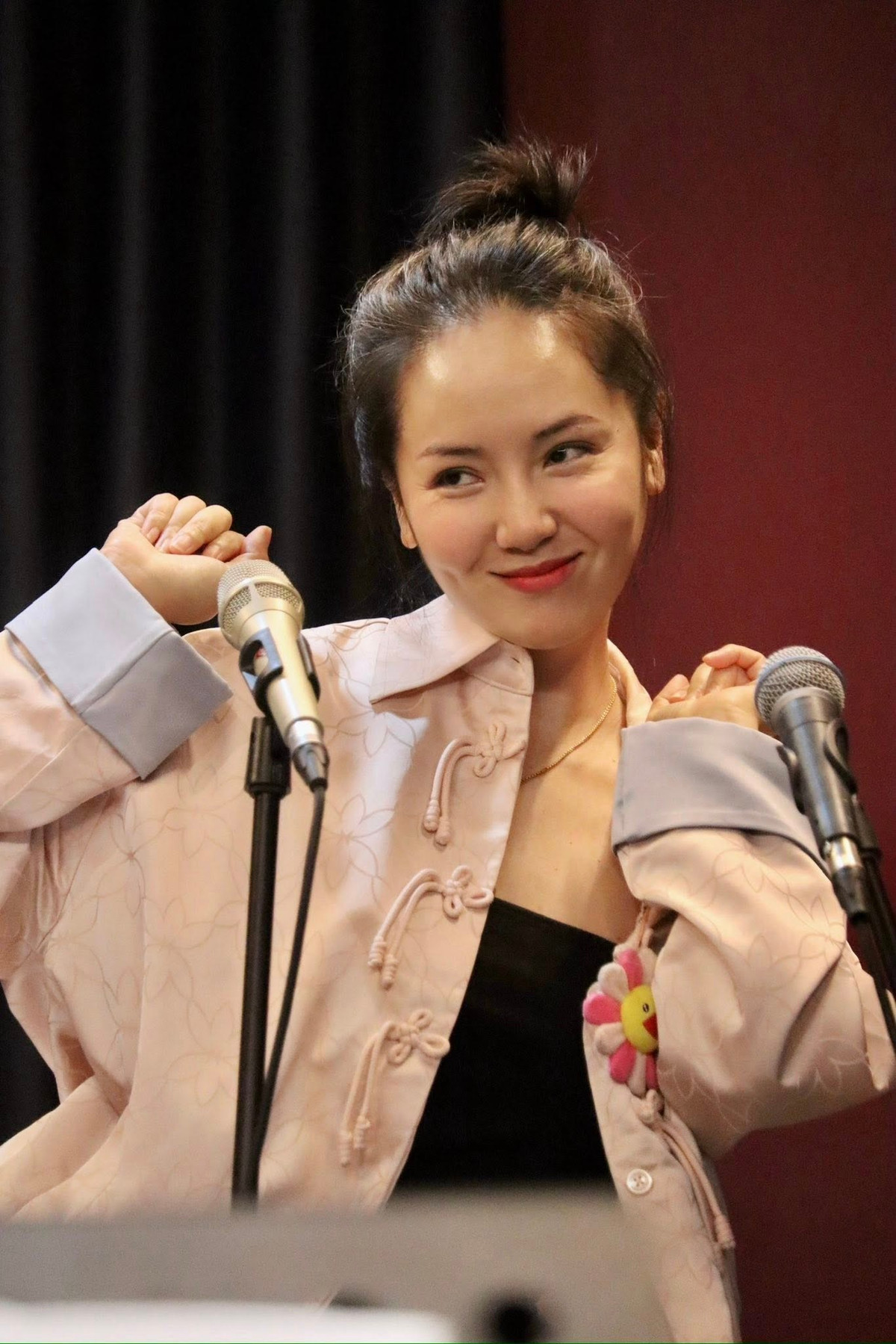 Trong suốt nhiều năm hoạt động nghệ thuật, cô xây dựng hình ảnh một nữ ca sĩ kín đáo, nói không với chiêu trò và luôn đặt chất lượng âm nhạc lên hàng đầu.