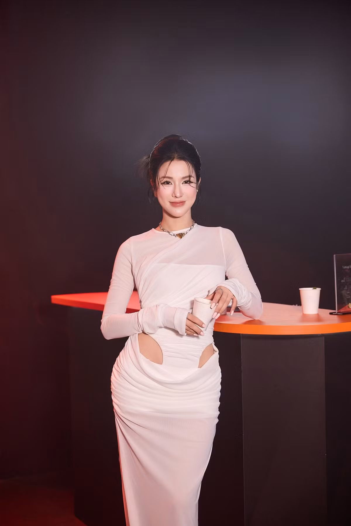 Sau 2 lần sinh nở, người đẹp sở hữu body nóng bỏng. Ảnh: FB Diệp Lâm Anh